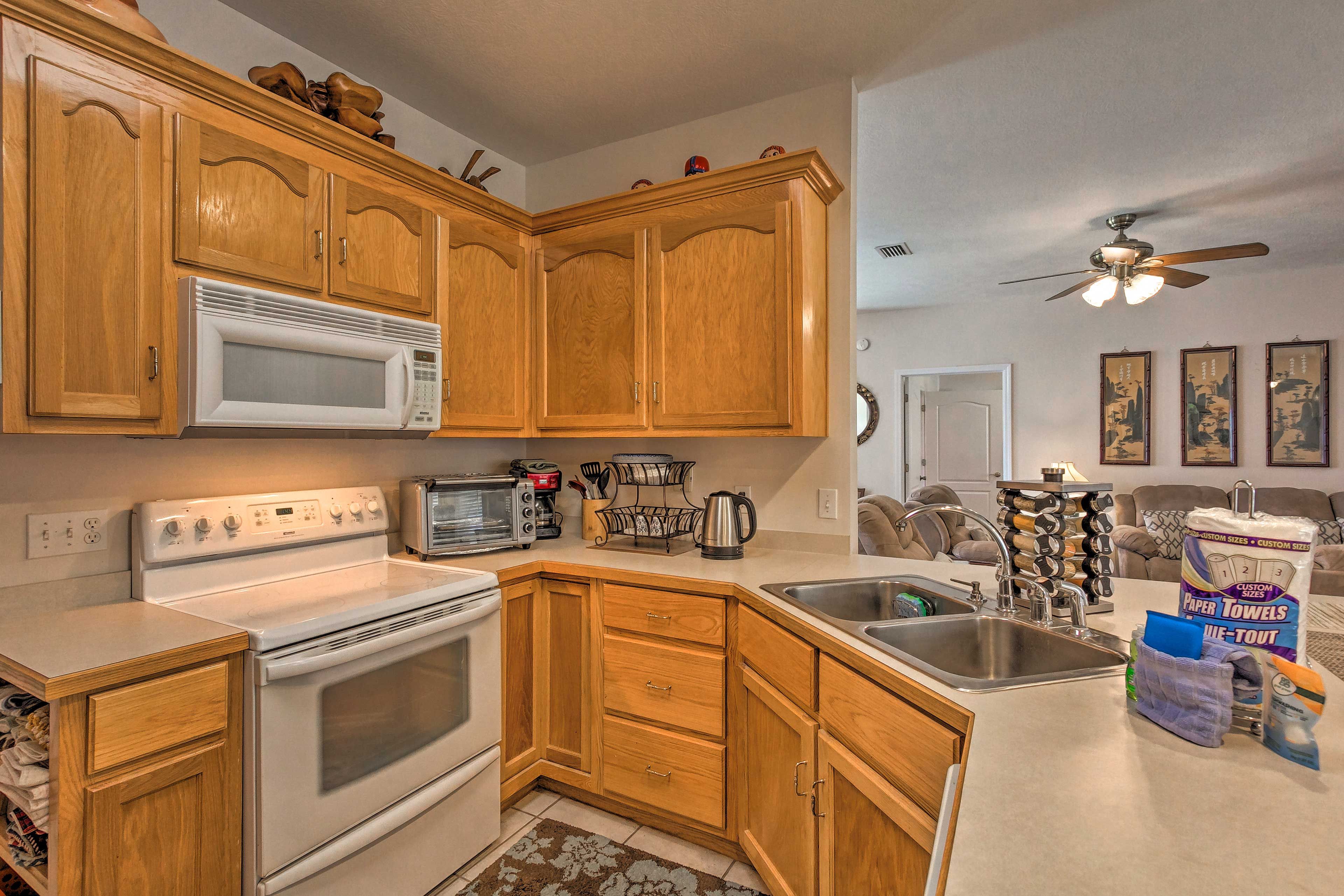 Full Kitchen | Crock-Pot | French Press