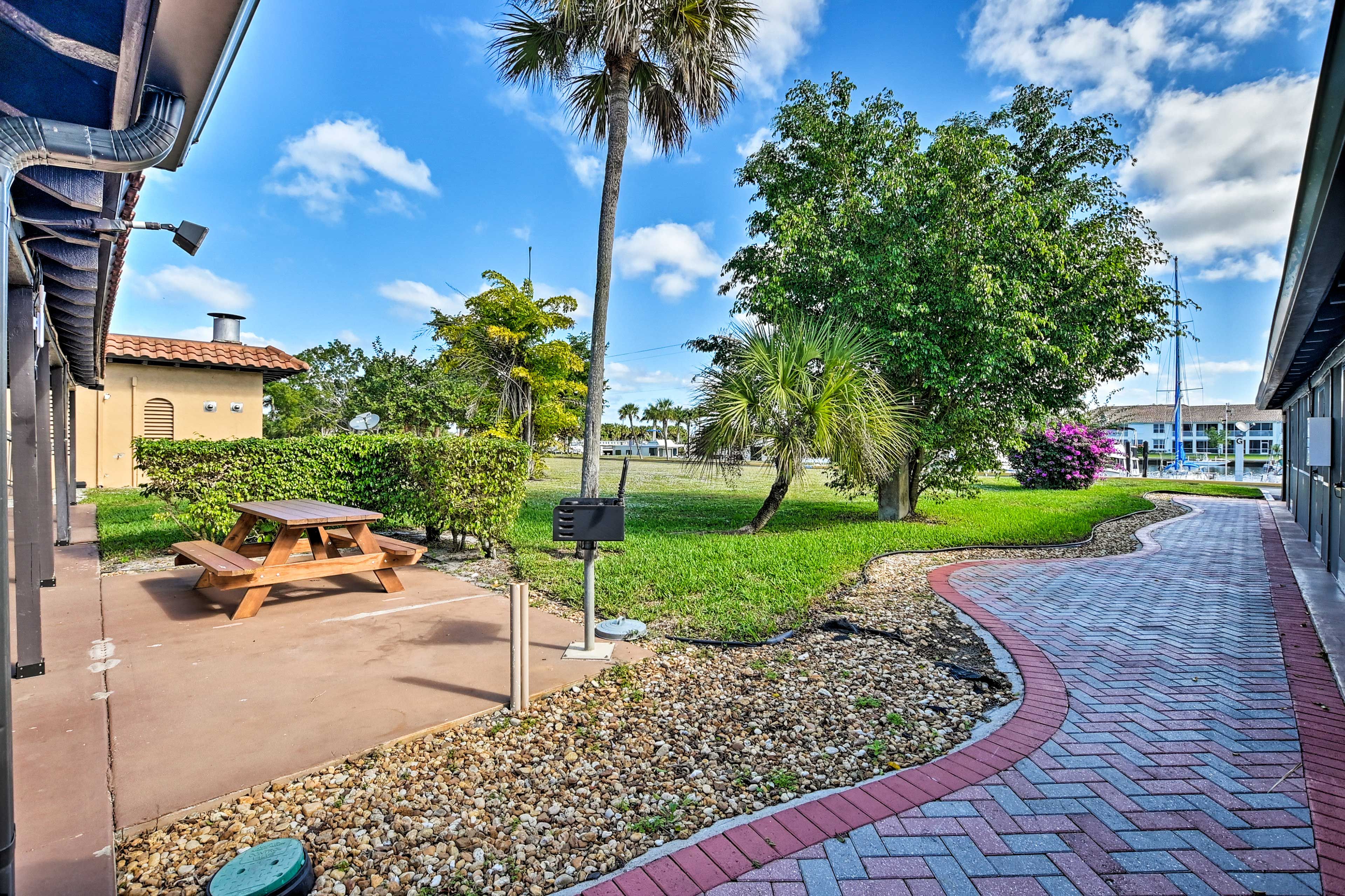 This studio features community amenities to make your stay one to remember!
