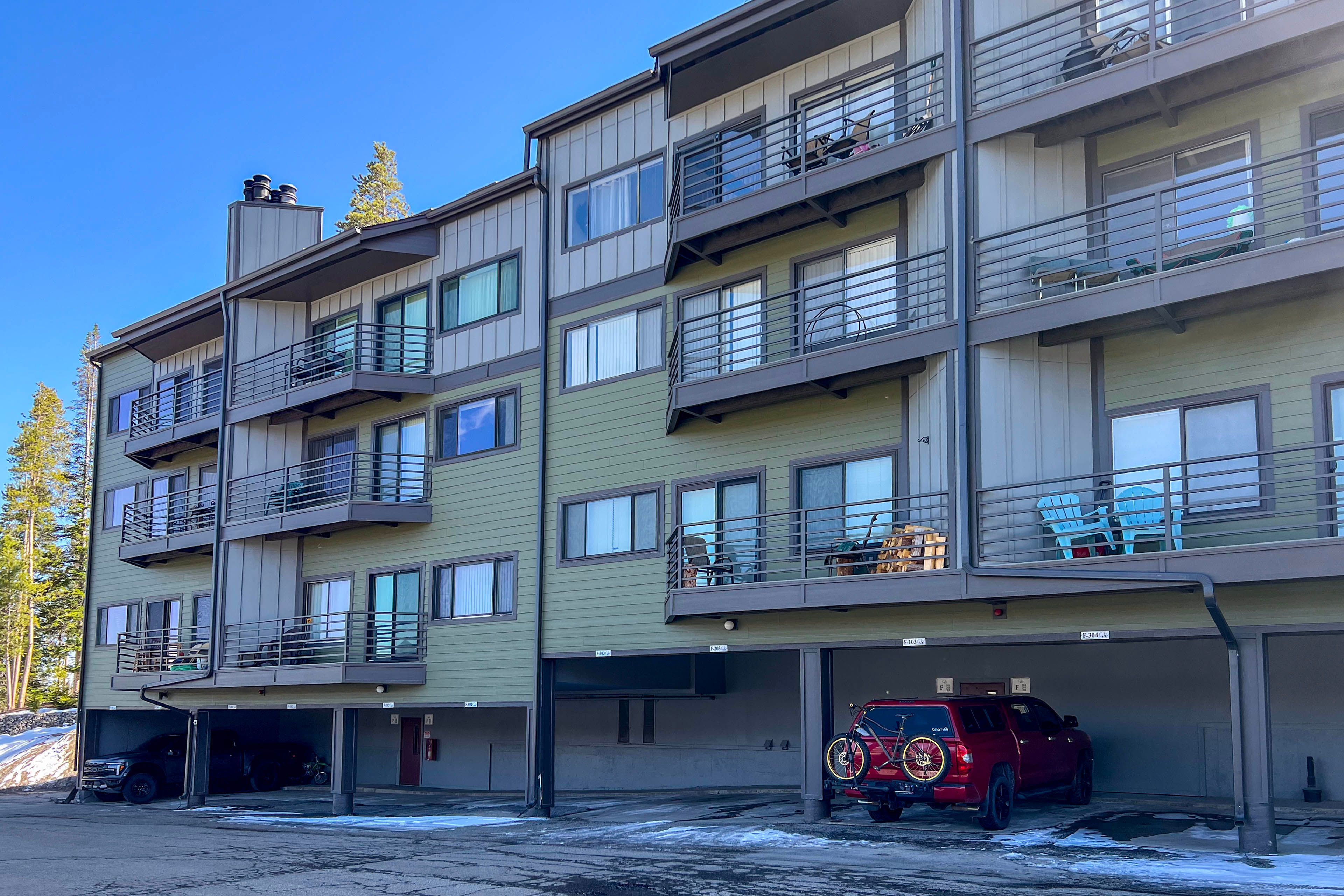 Covered Parking (1 Vehicle) | Complex Parking (First-Come, First-Served)