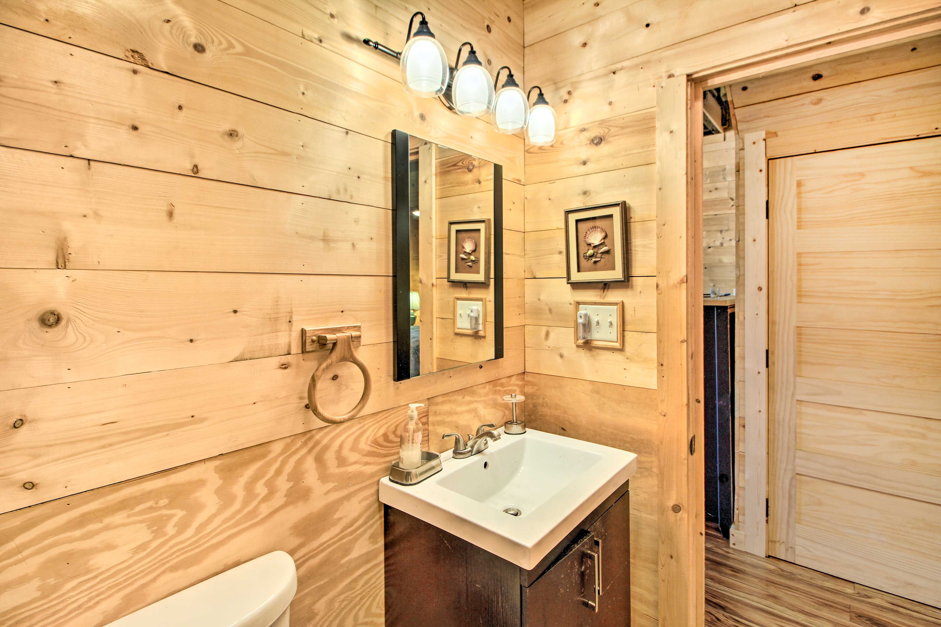 Full Bathroom | Towels & Linens