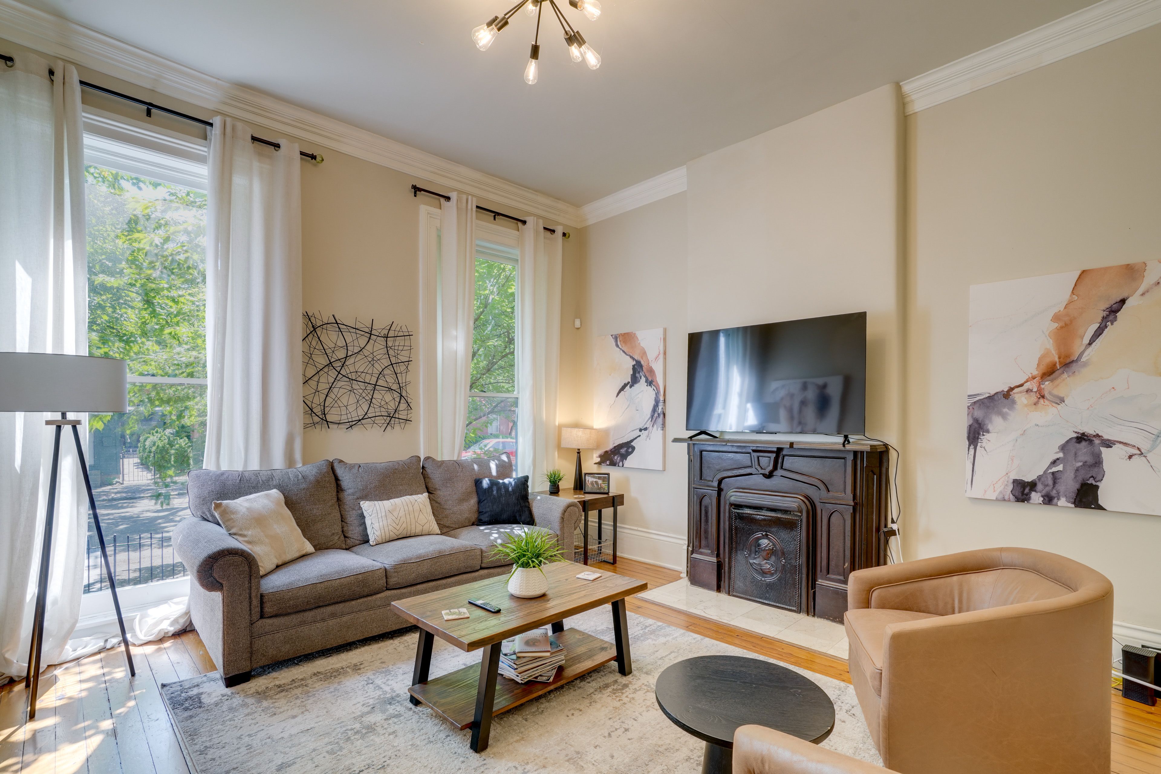 Living Room | Free WiFi | Smart TV | A/C | 1st Floor
