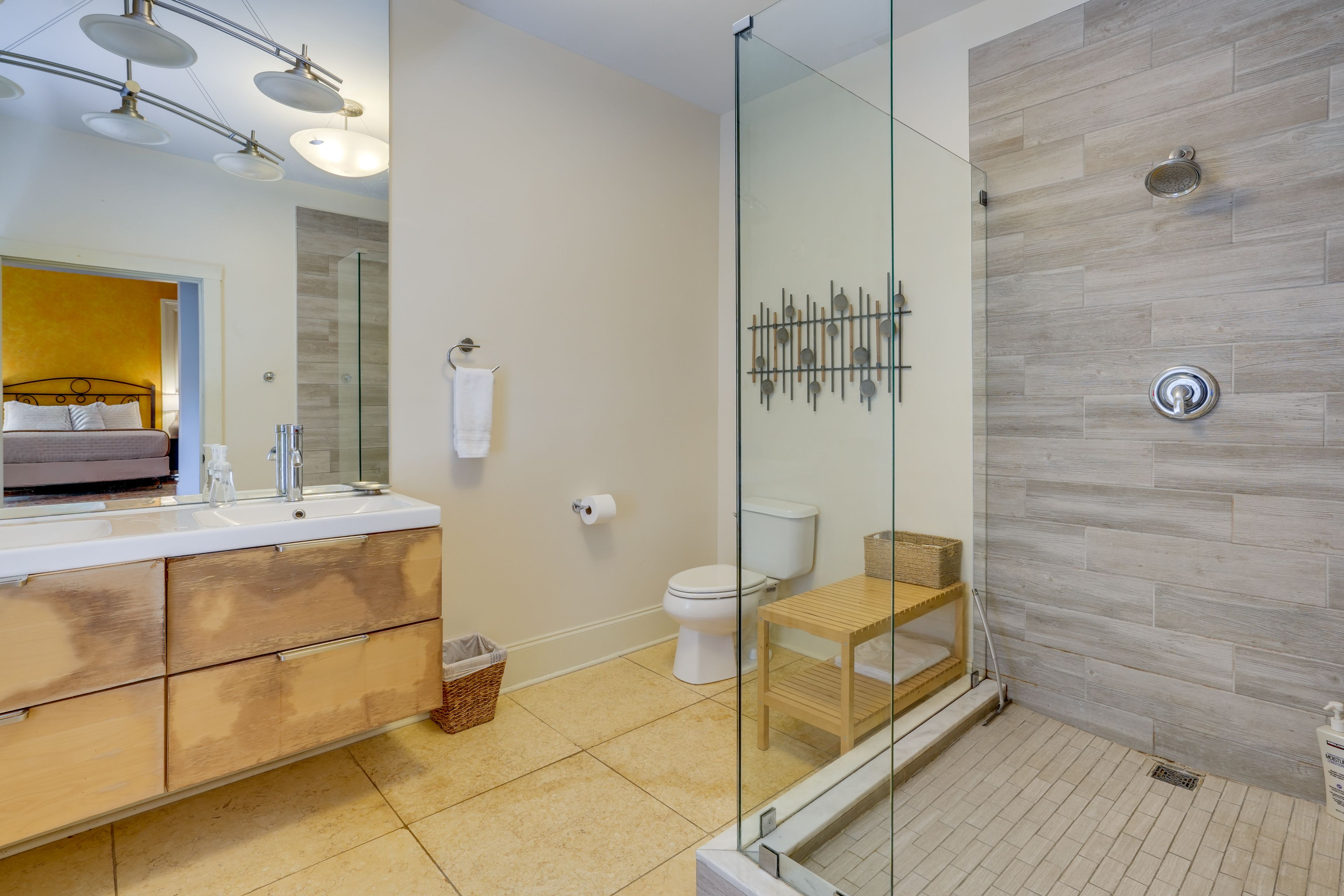 Bathroom | 2nd Floor