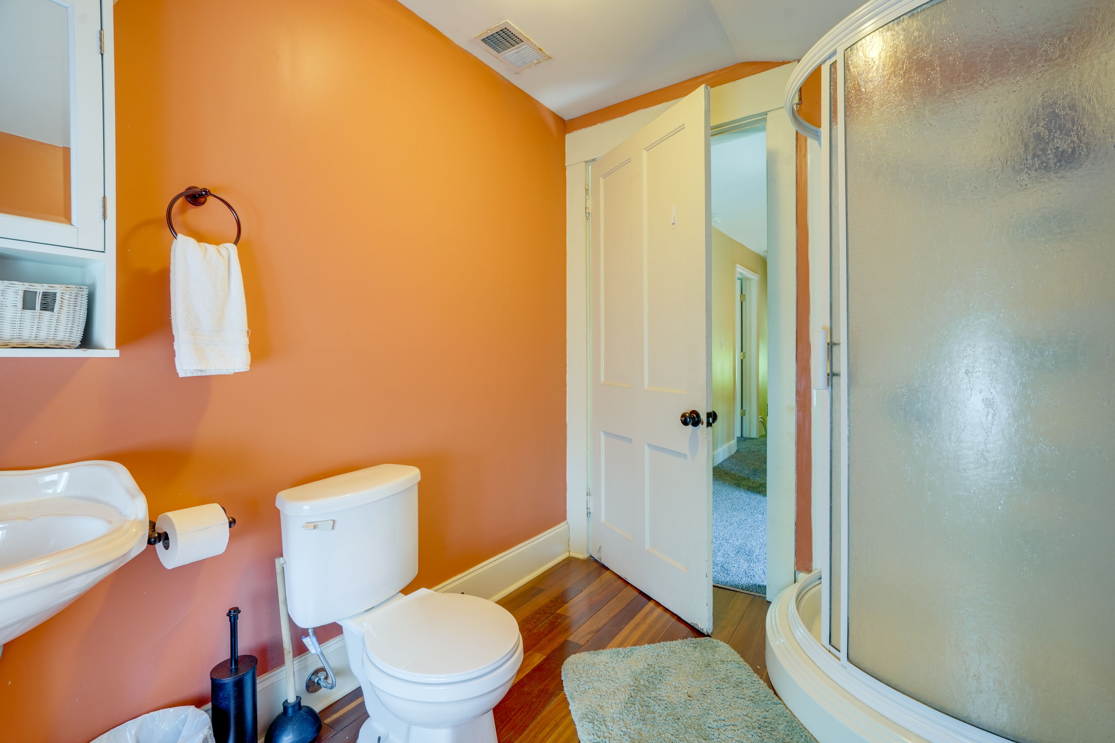 Bathroom | 3rd Floor
