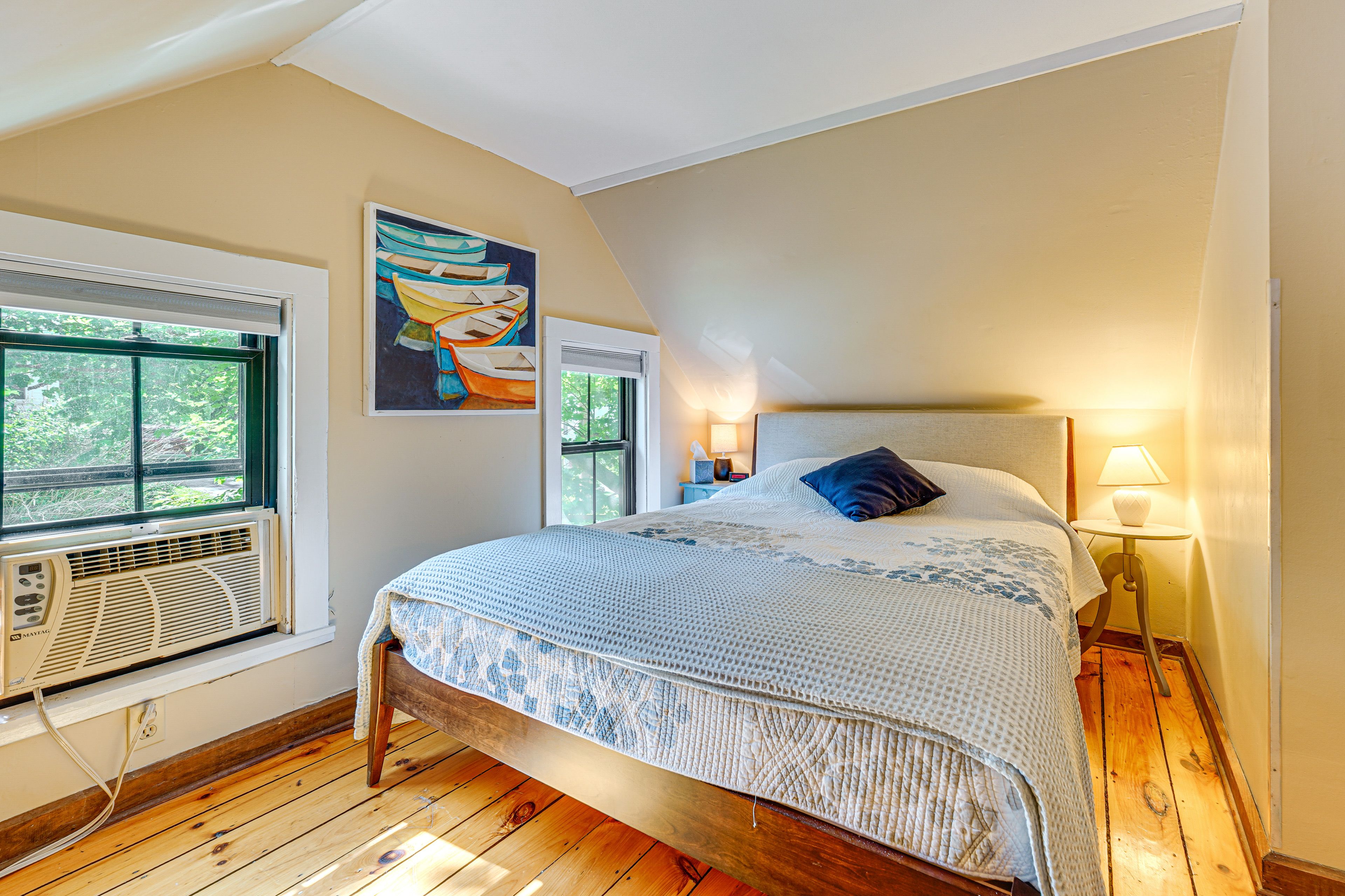 Bedroom 1 | Queen Bed