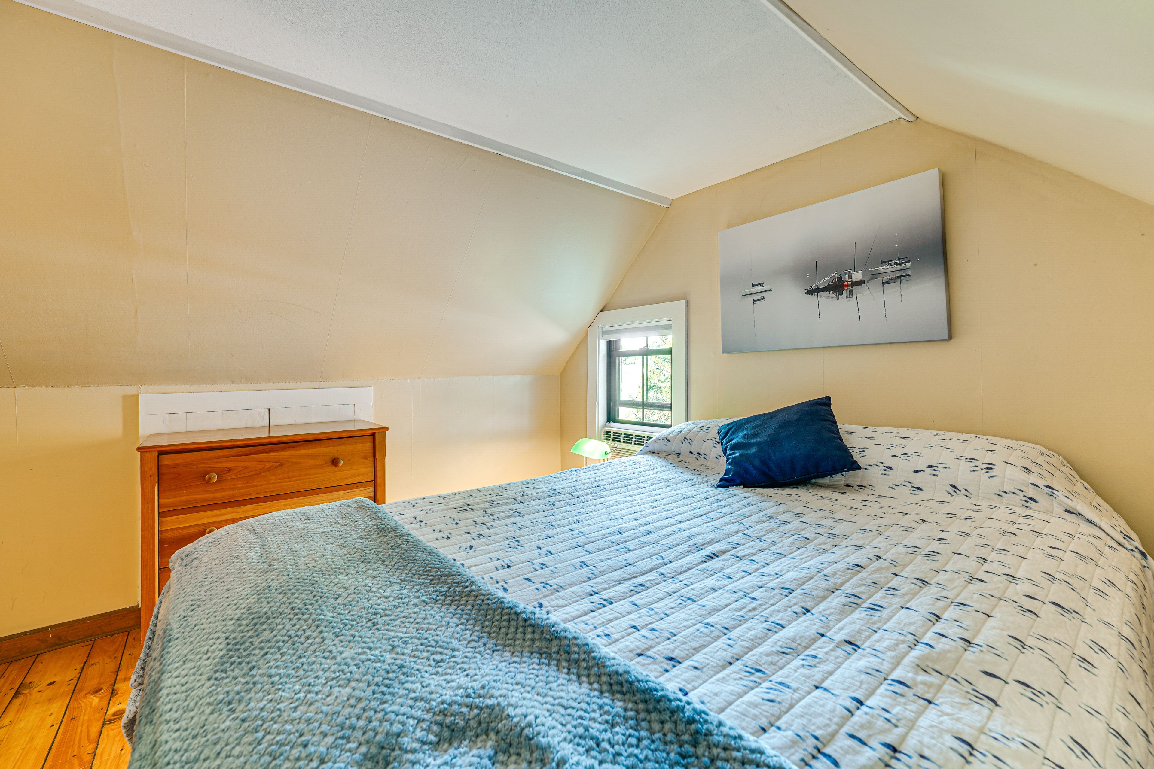 Bedroom 2 | Queen Bed