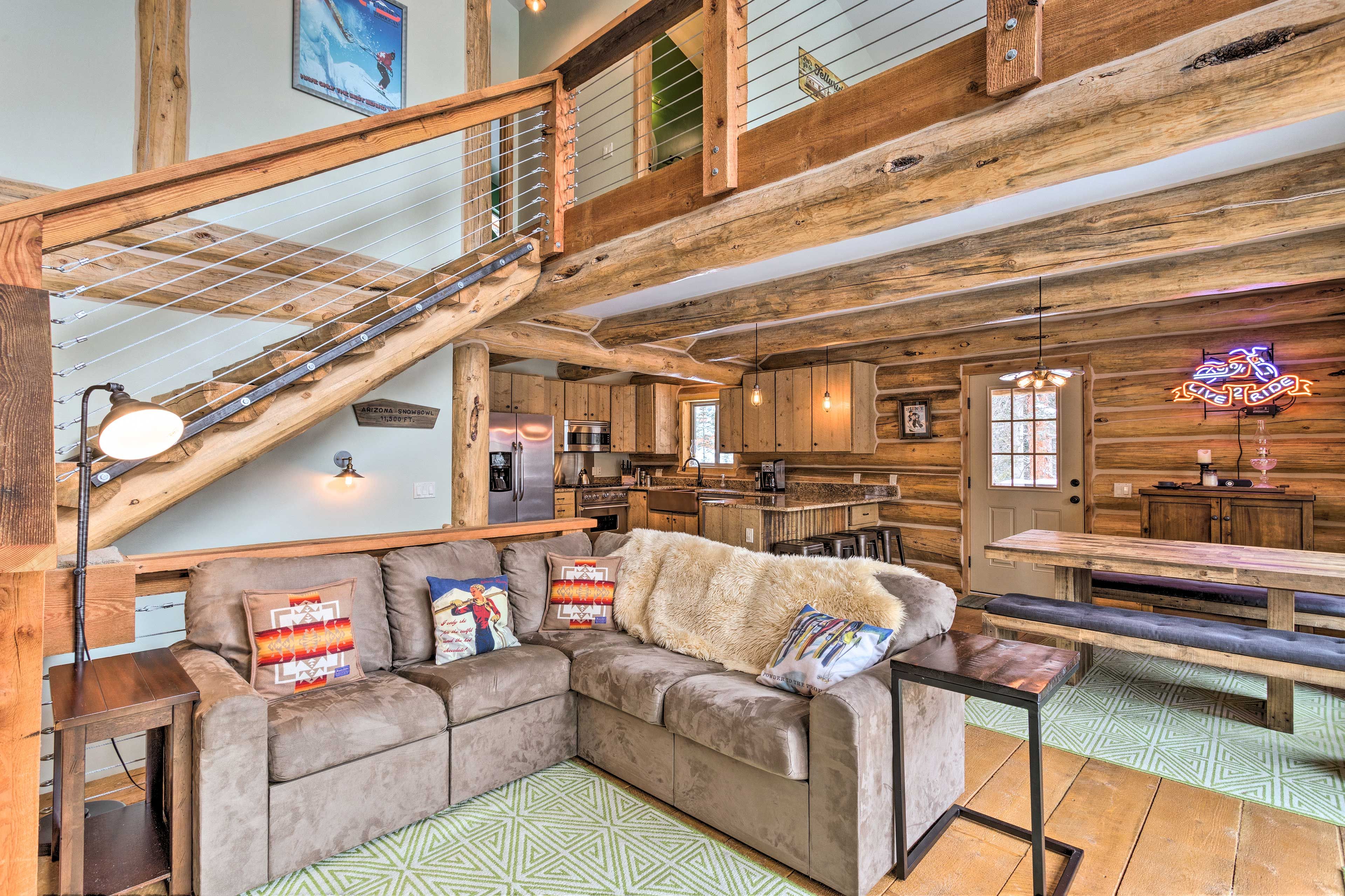 Living Room | Free WiFi | Cable TV | 1st Floor