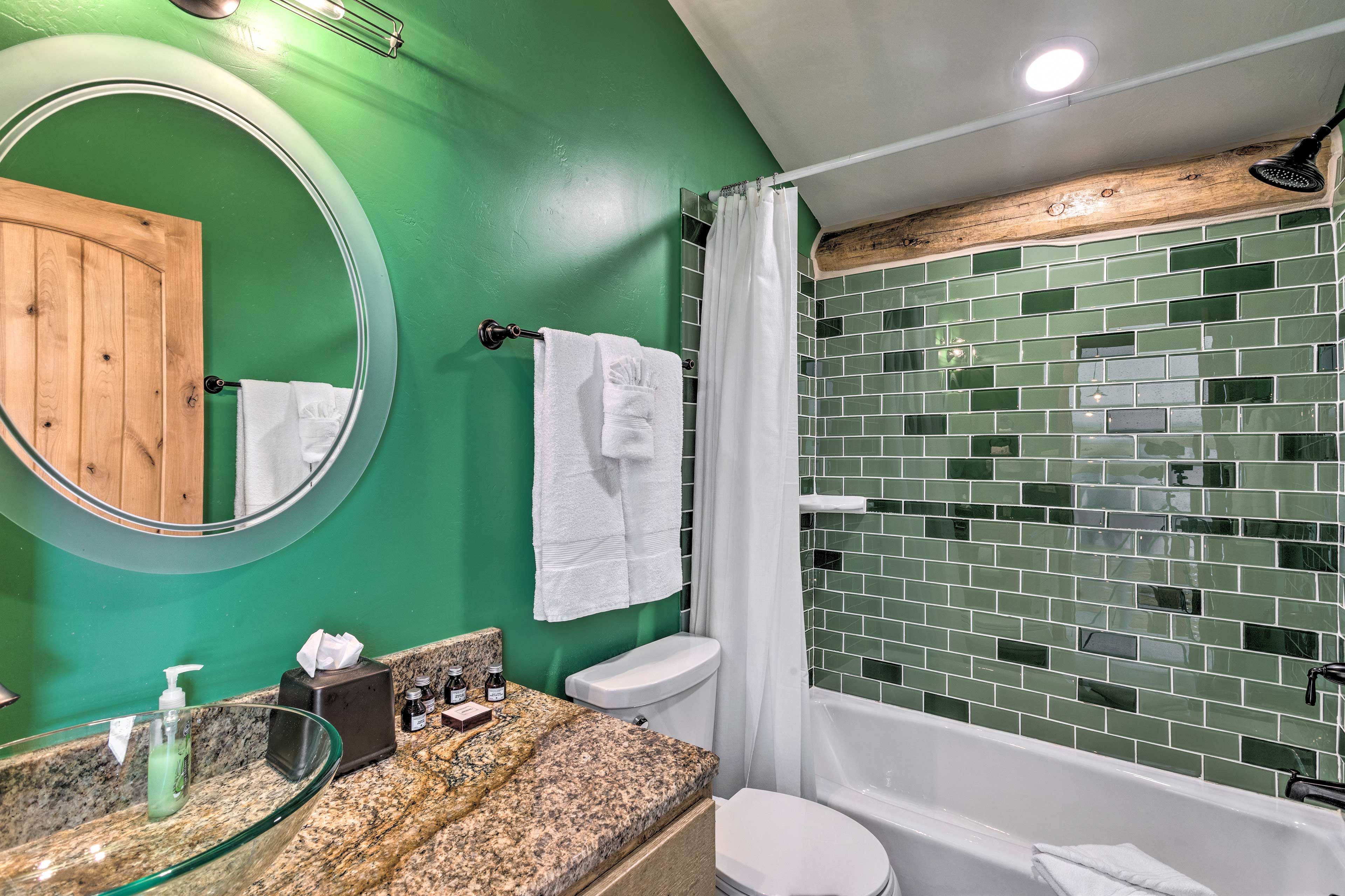 Bathroom | 2nd Floor