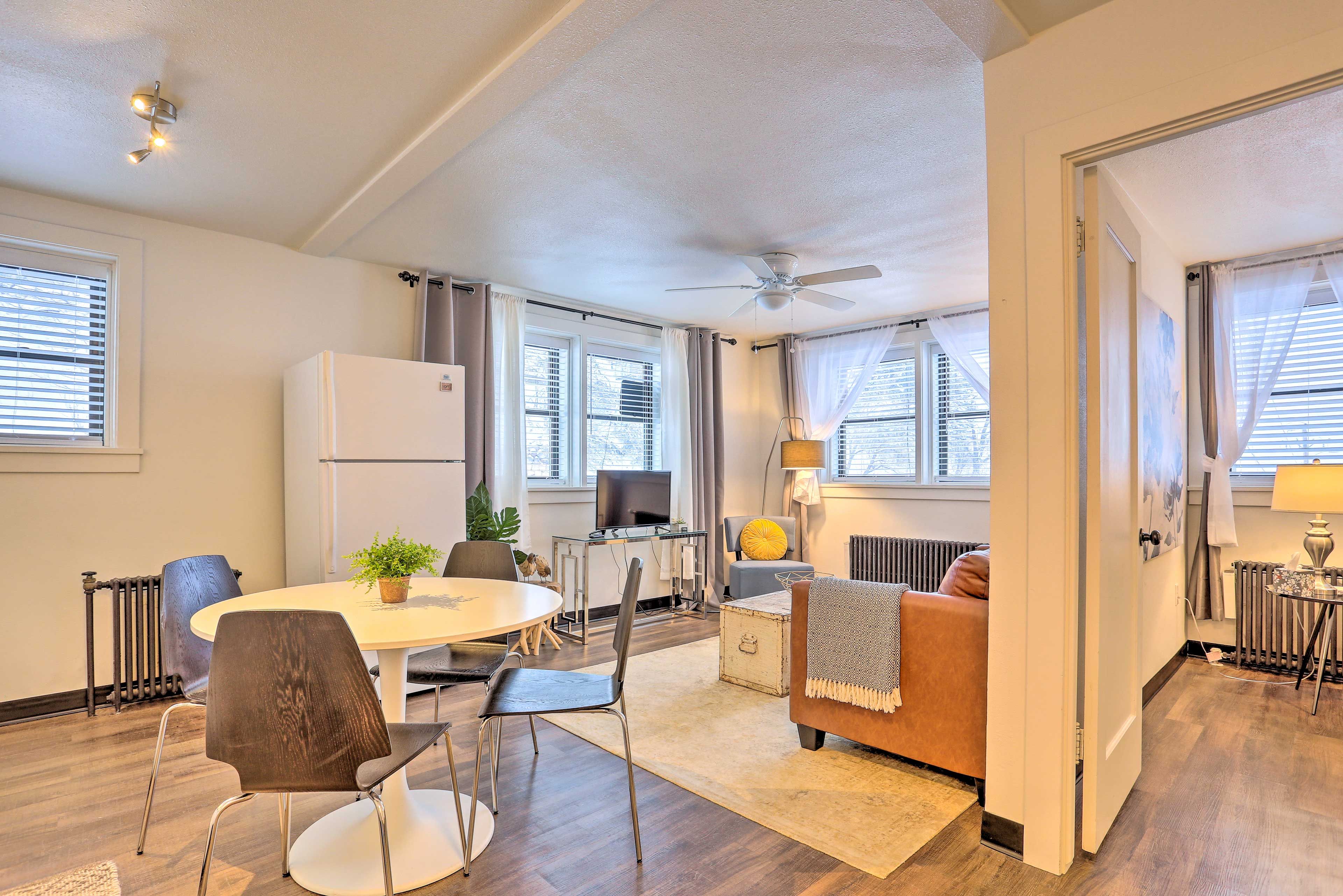 Dining Area | Dishes & Flatware Provided