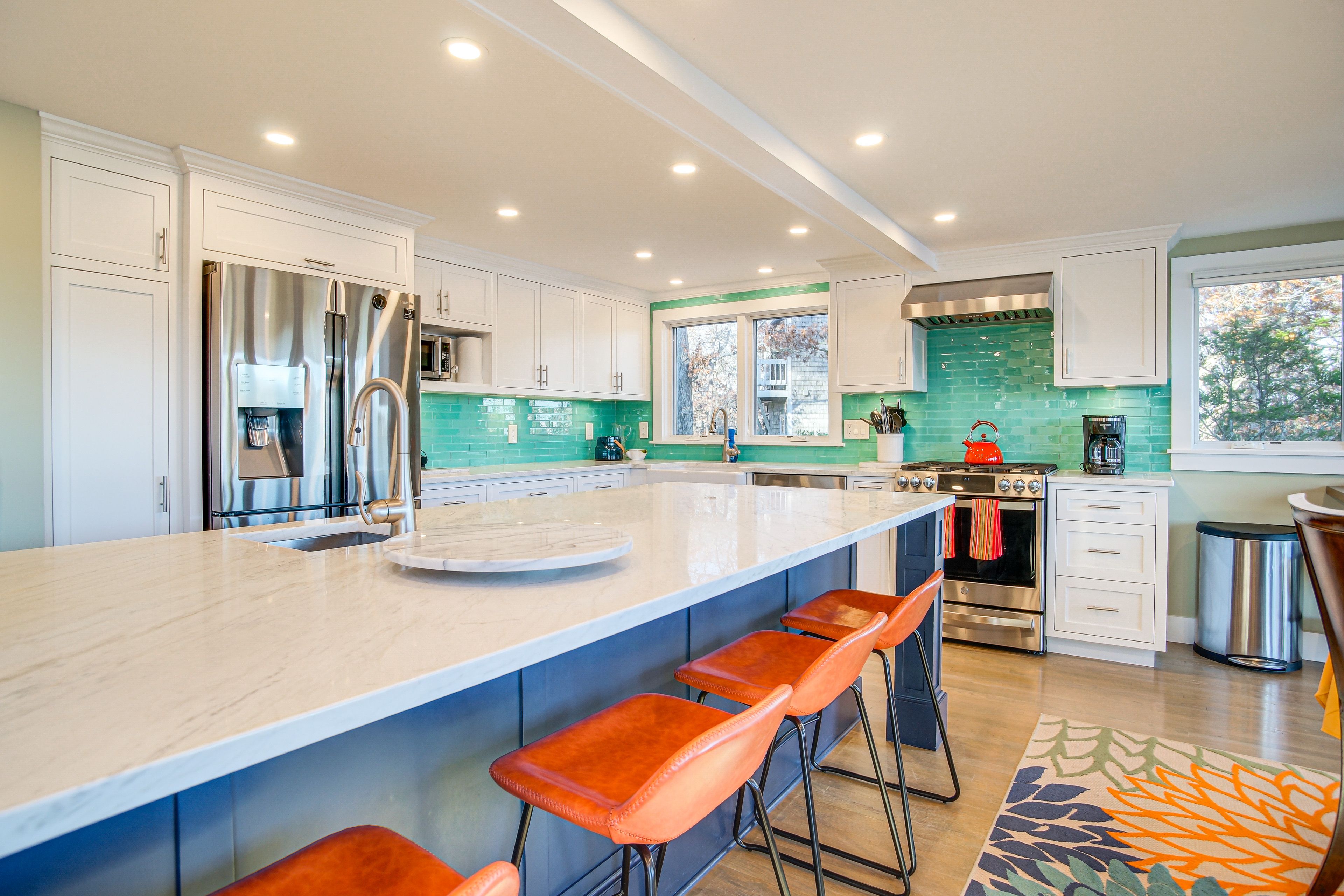 Kitchen | Cooking Basics | Bar Seating | Main Floor