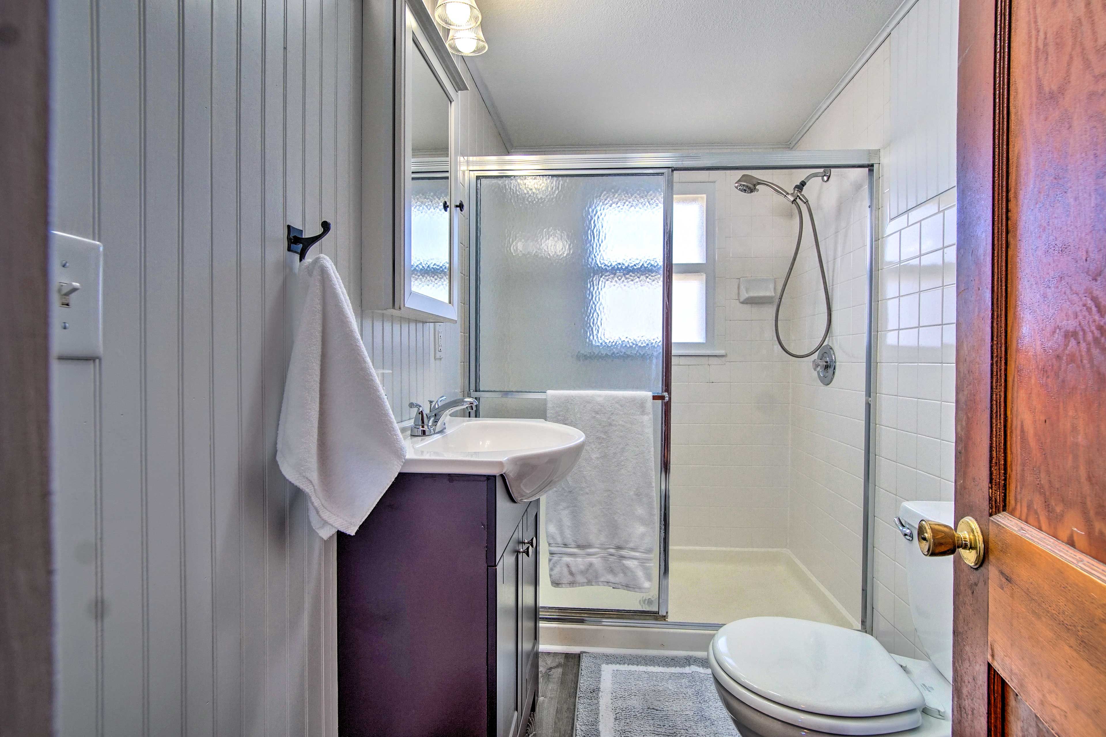 Full Bathroom | Towels & Linens Provided