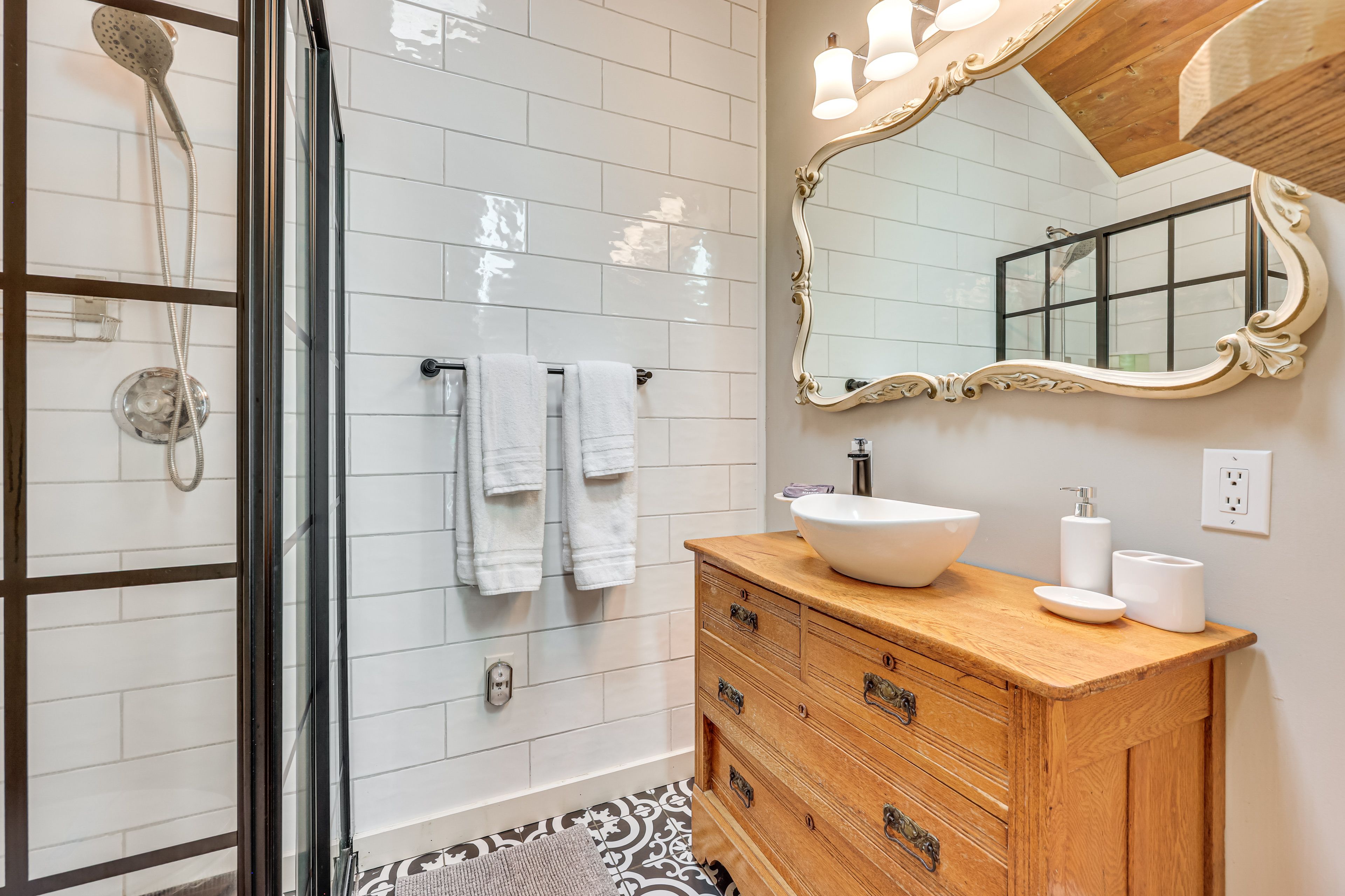 Full Bathroom | Linens & Towels