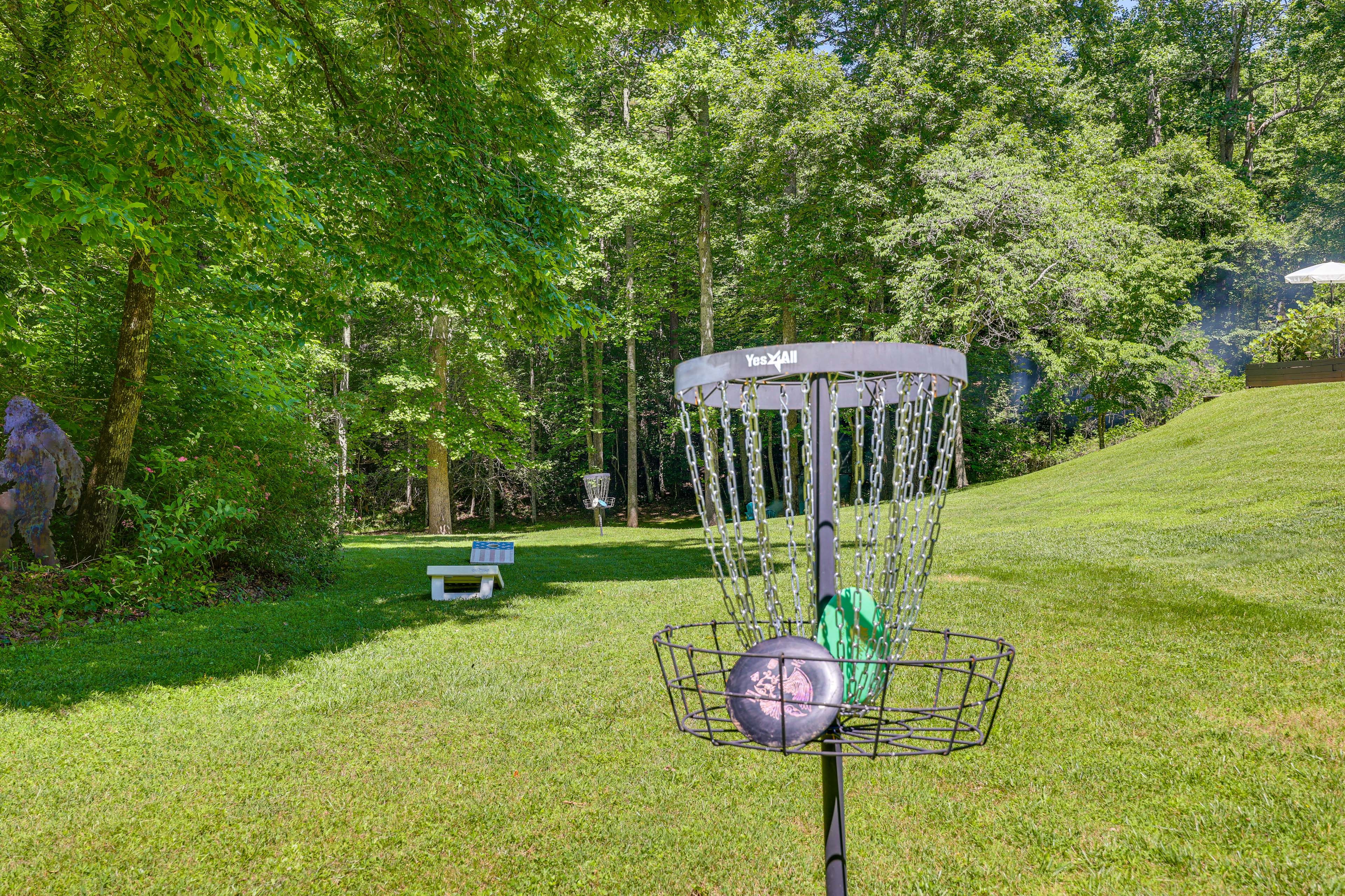 Backyard | Frisbee Golf | Cornhole