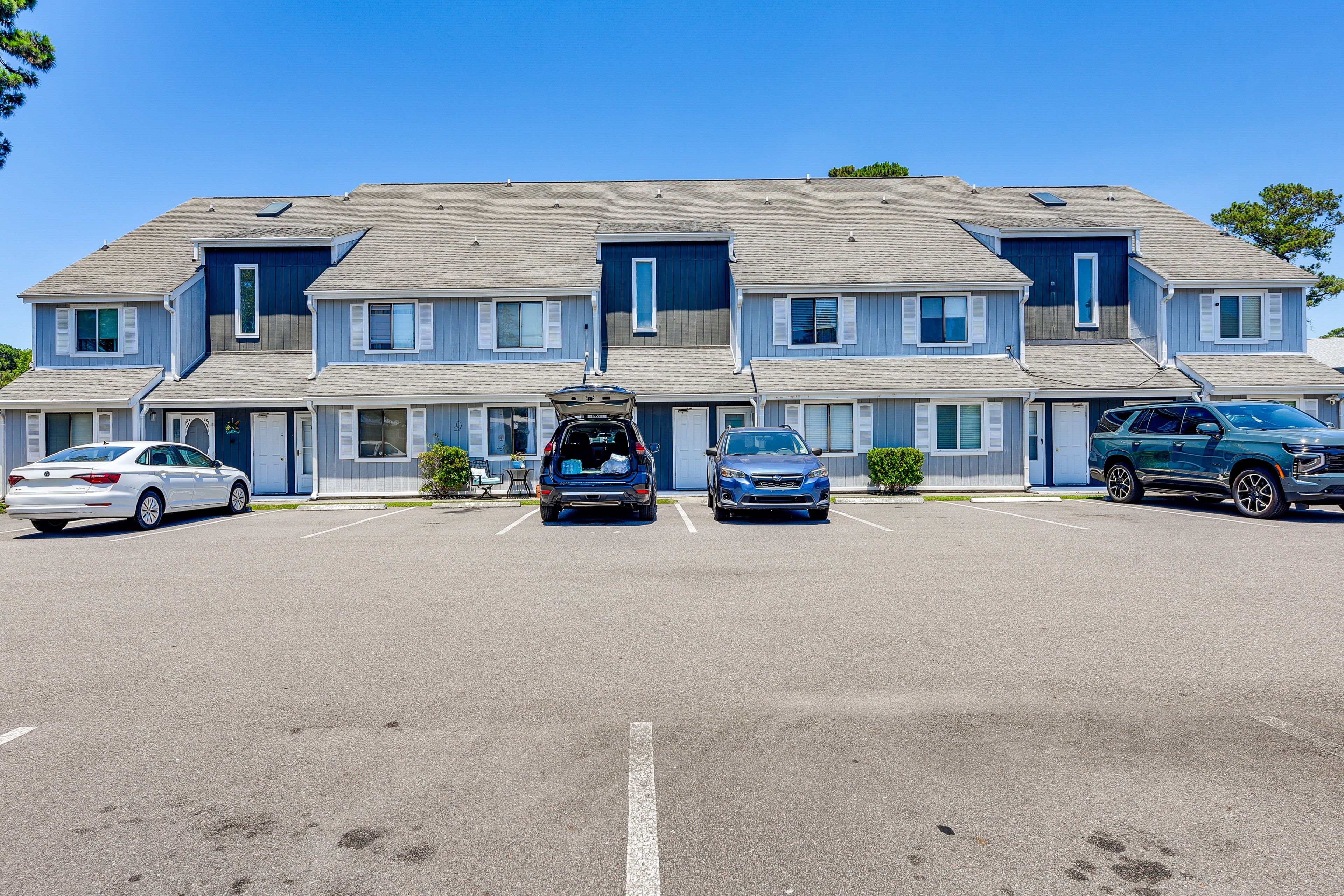 Parking Lot | 1 Vehicle