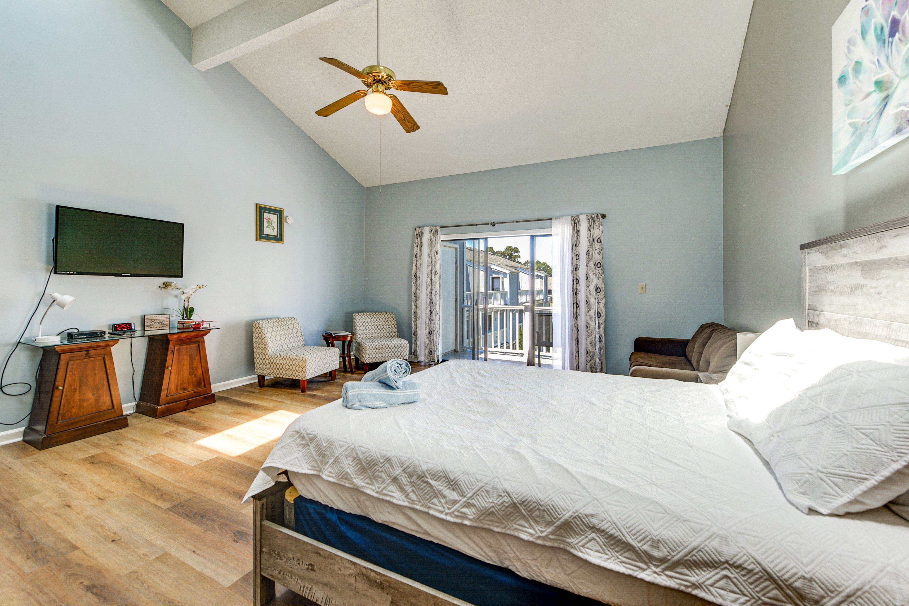 Studio | Living & Sleeping Area