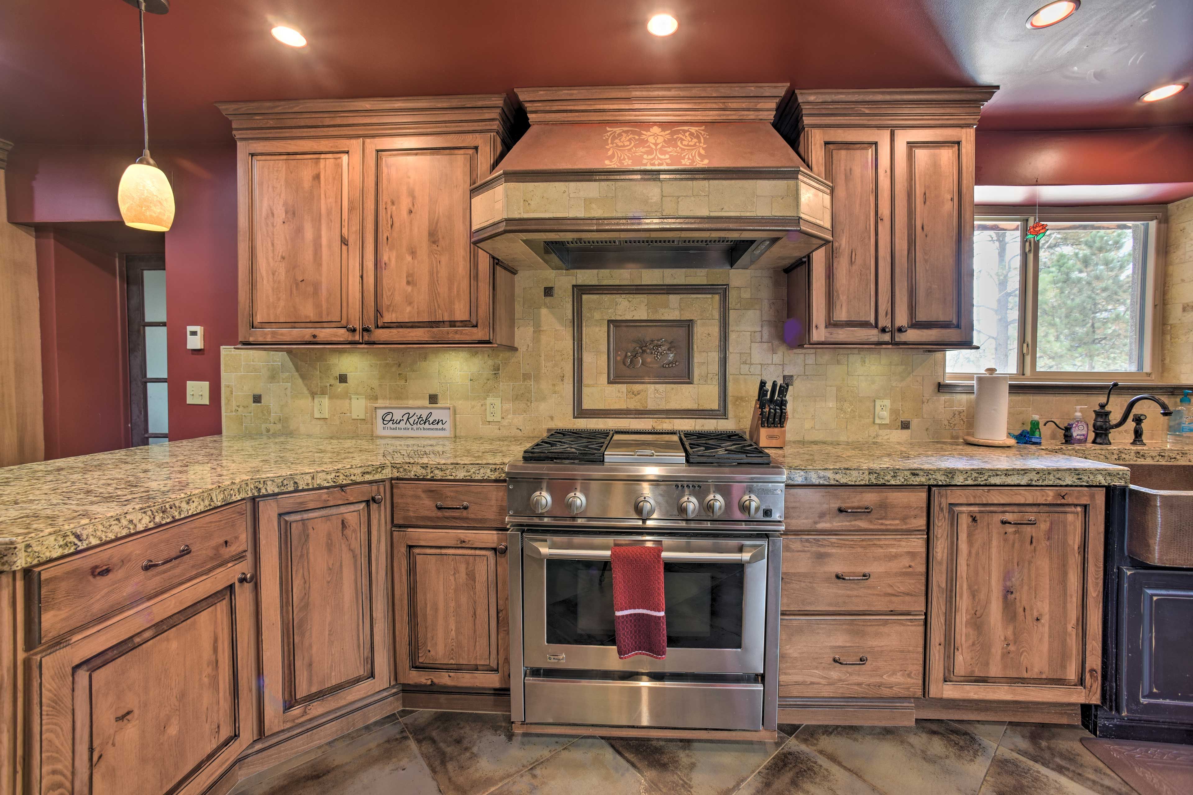 Kitchen | Fully Equipped | Cooking Basics & Spices | Blender