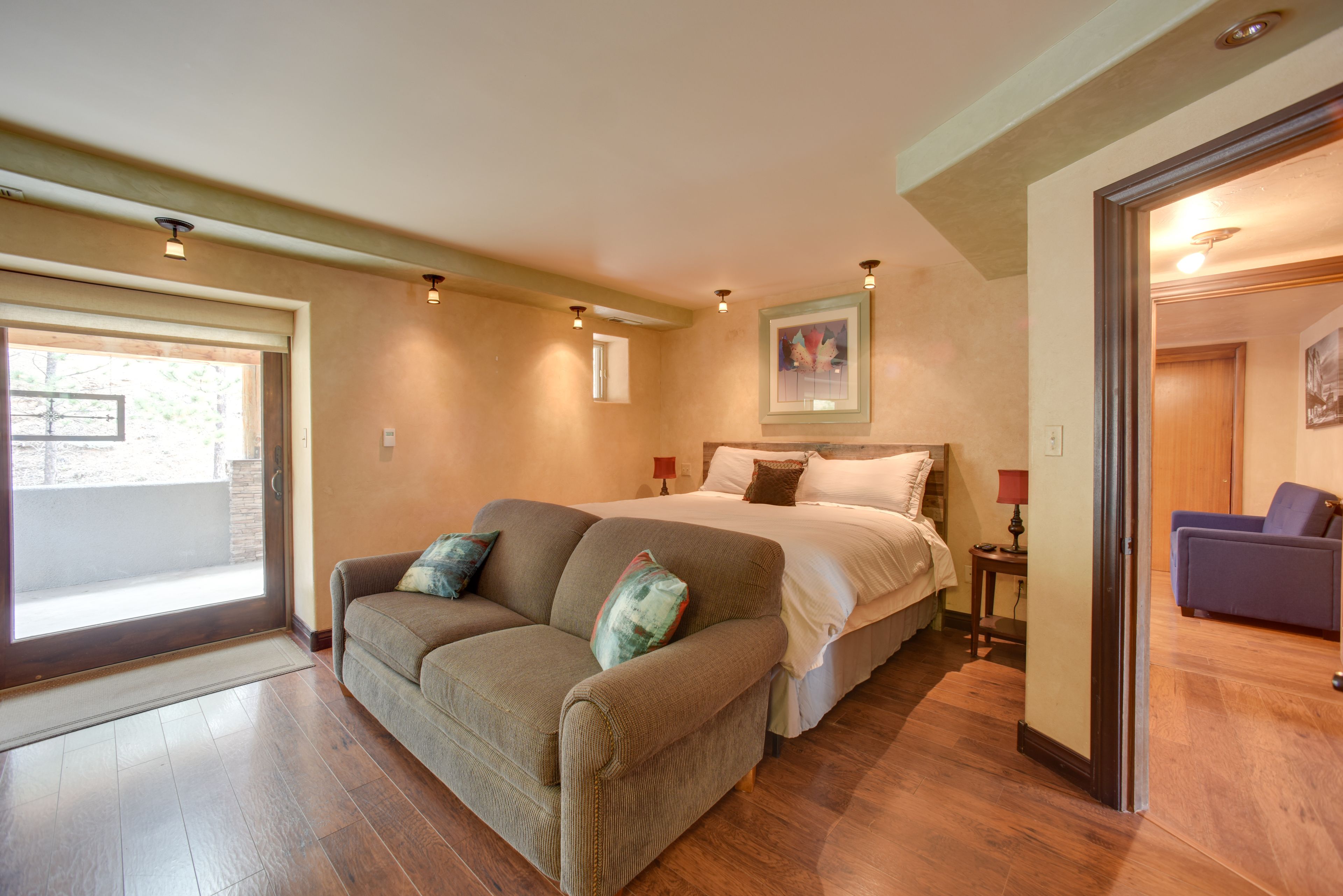 Bedroom 1 | King Bed | Twin Bed