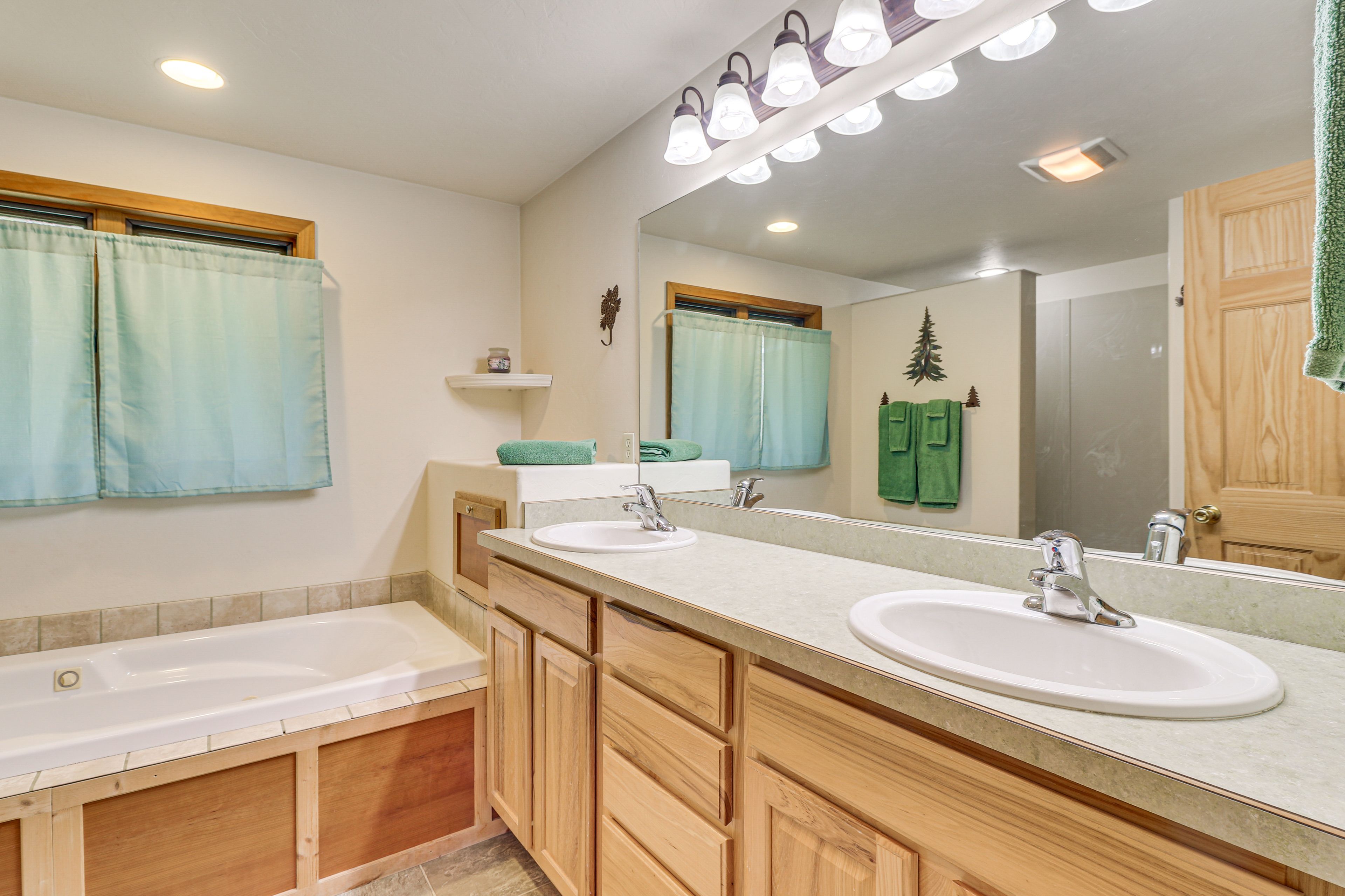 Full Bathroom | Linens & Towels