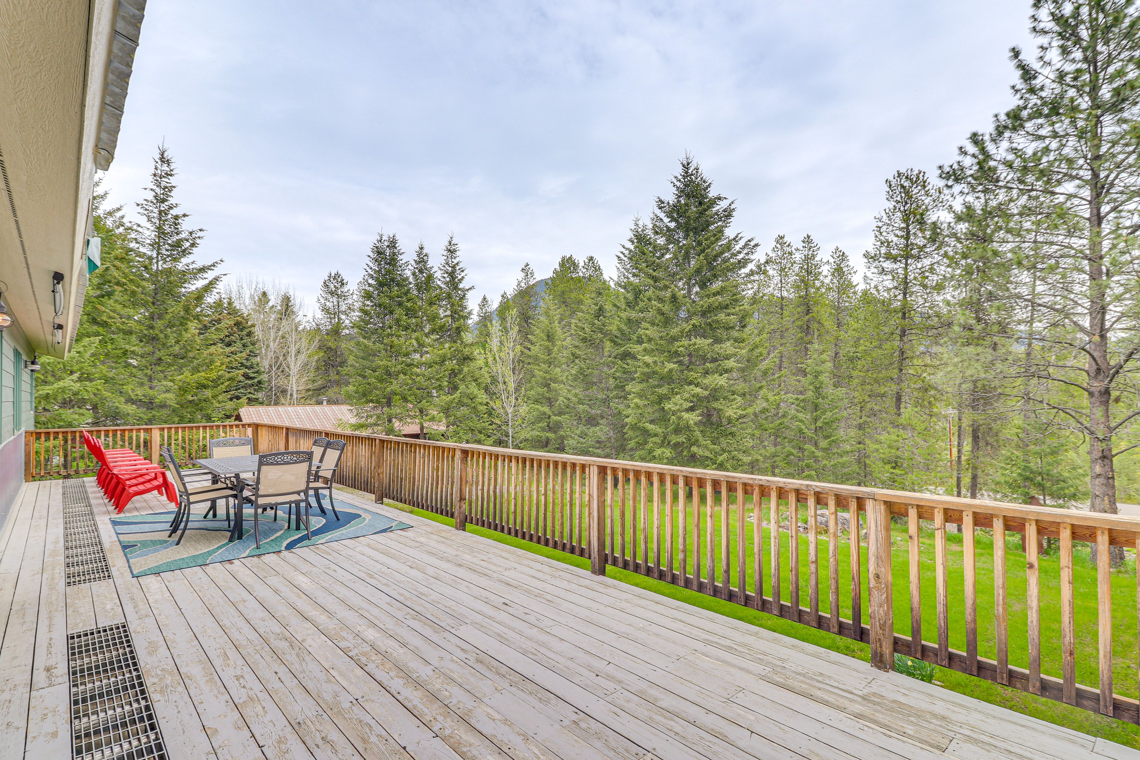 Deck | Outdoor Dining Area