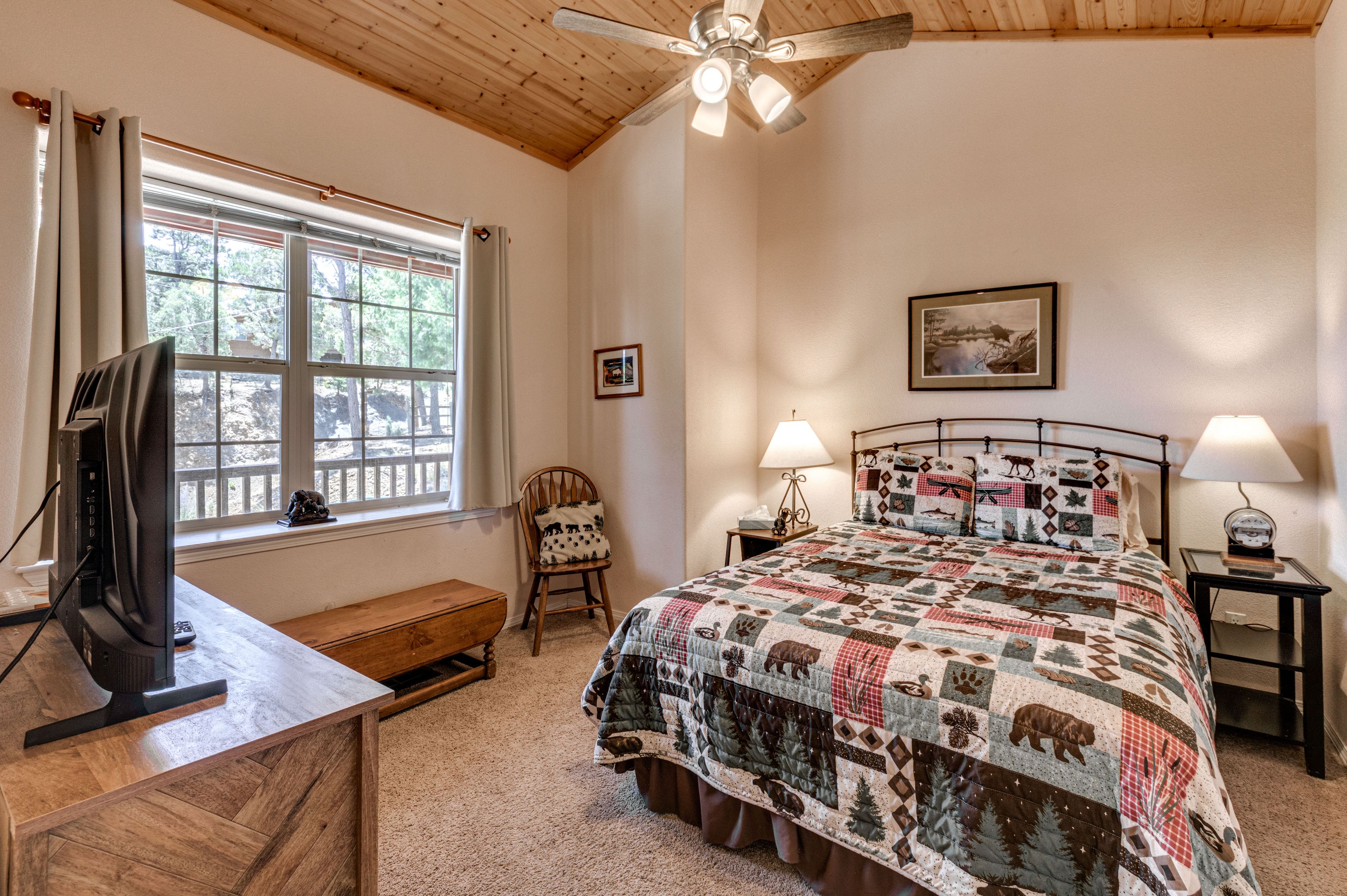 Bedroom 3 | Queen Bed