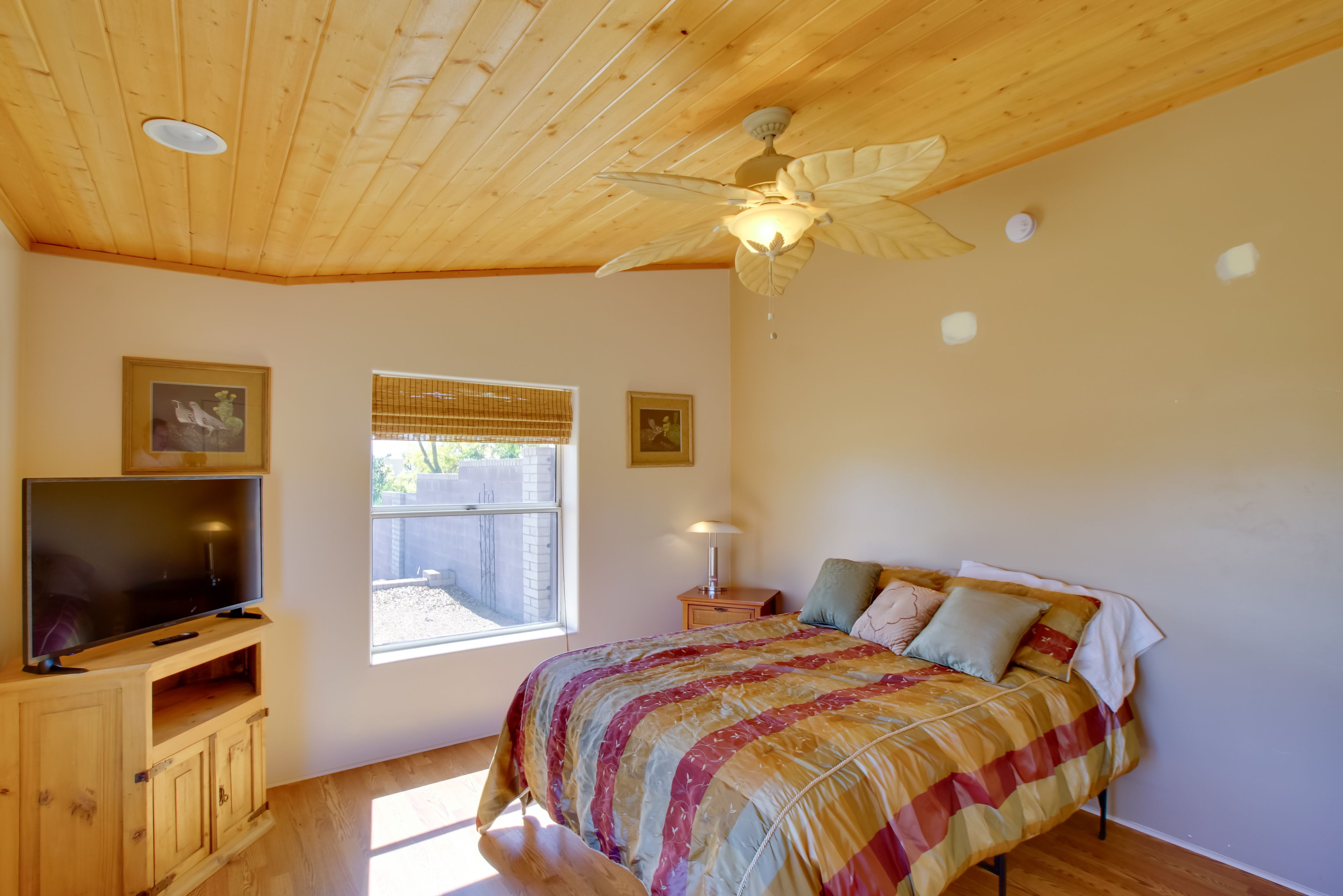 Bedroom 2 | Queen Bed