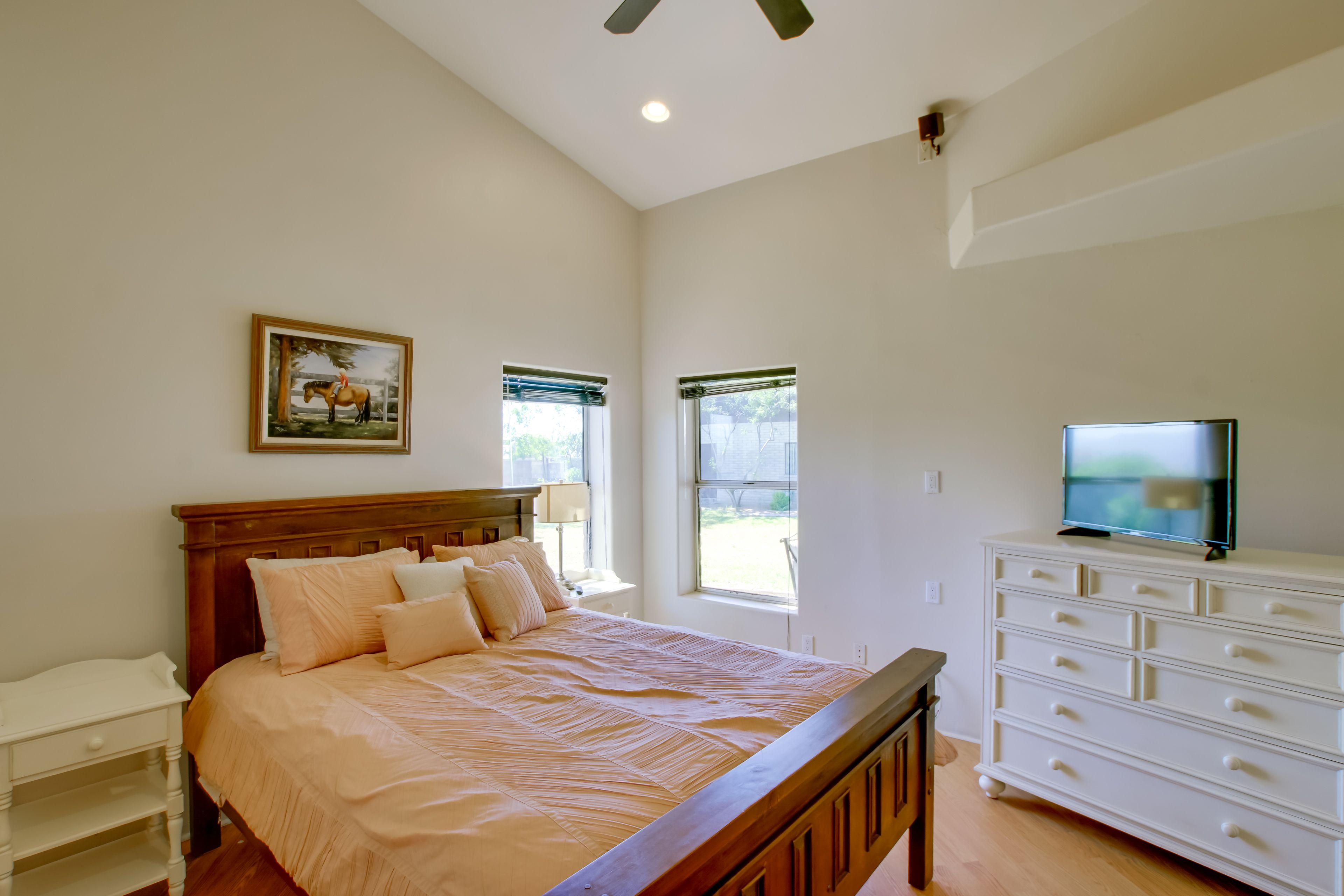 Bedroom 4 | Queen Bed