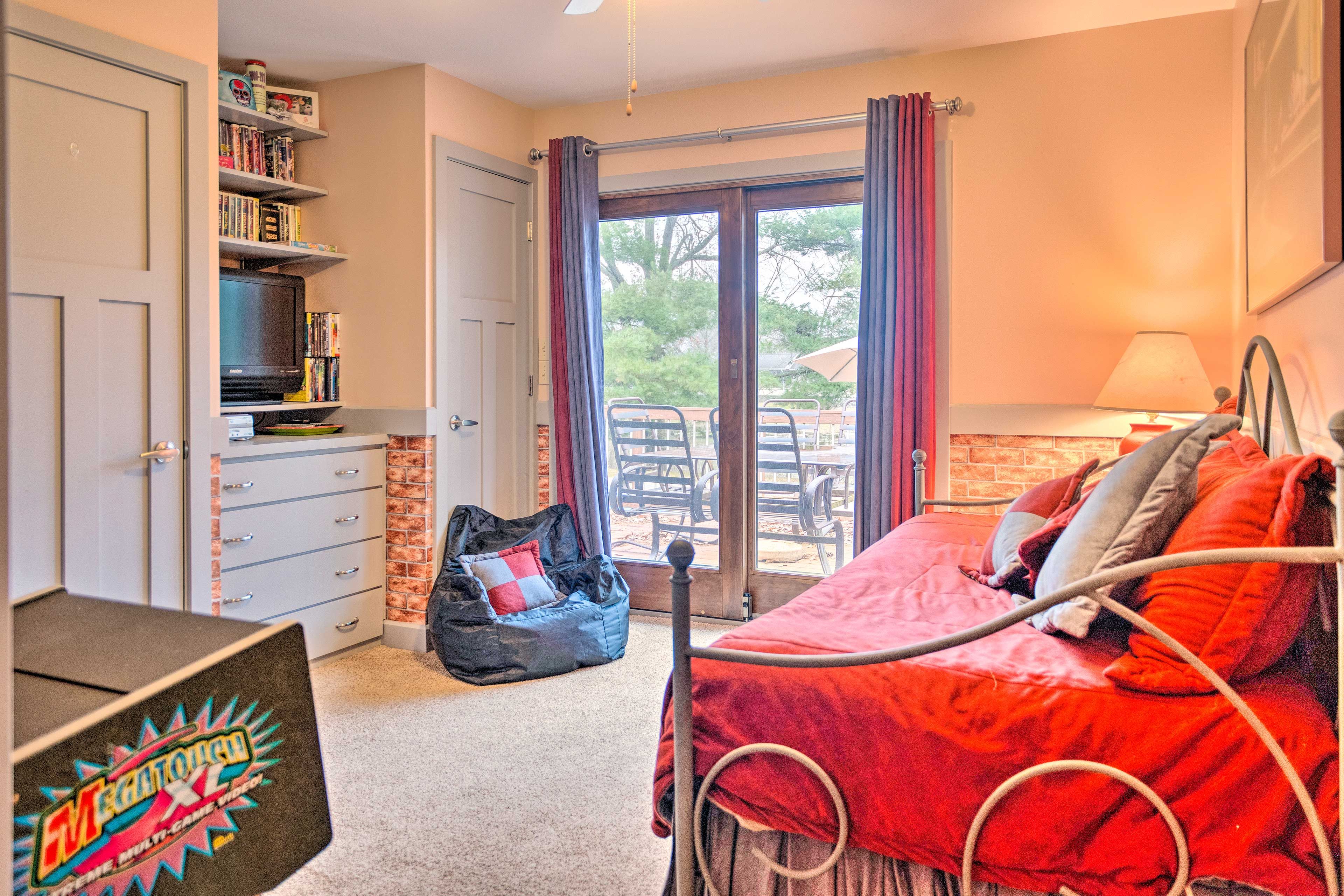 Bedroom 3 | Twin Daybed w/ Twin Trundle Bed