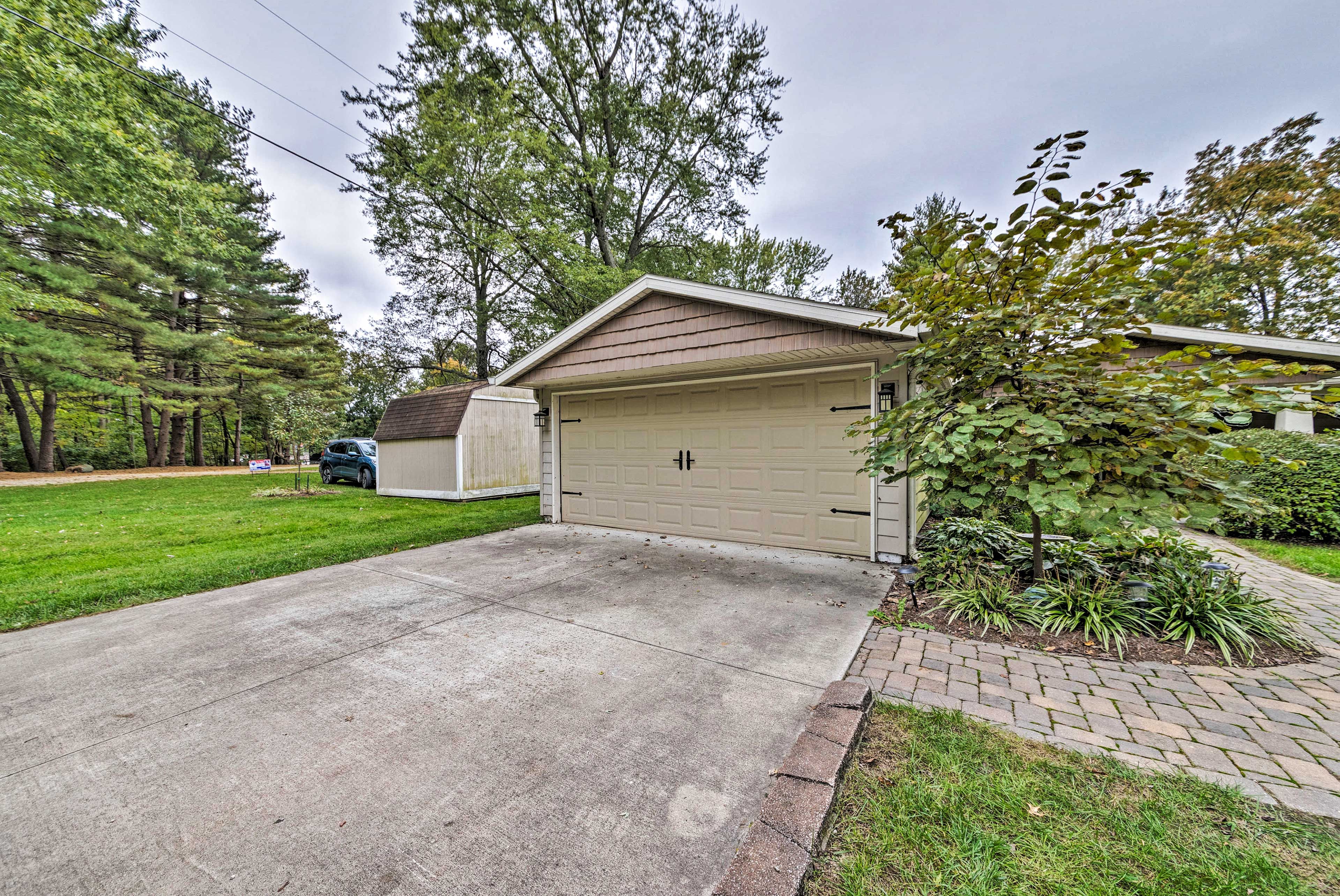 Parking | Driveway (4 Vehicles) | RV Parking Available