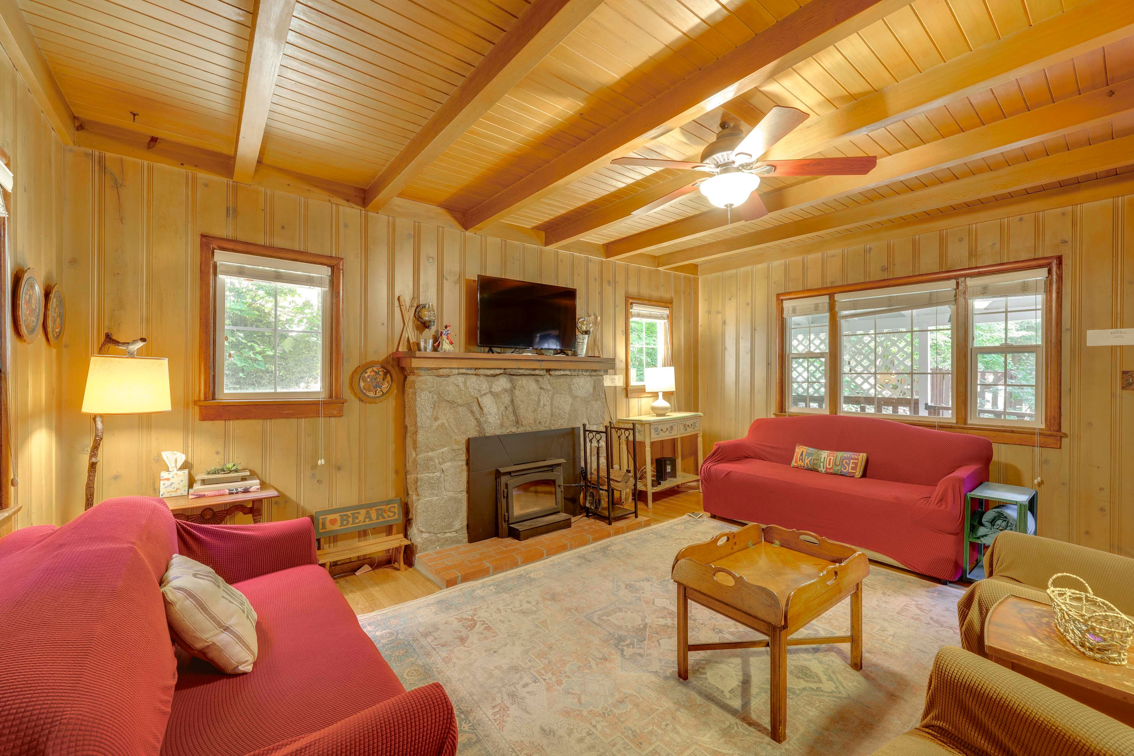 Lake Arrowhead Vacation Rental | 2BR | 1BA | 850 Sq Ft | Stairs Required