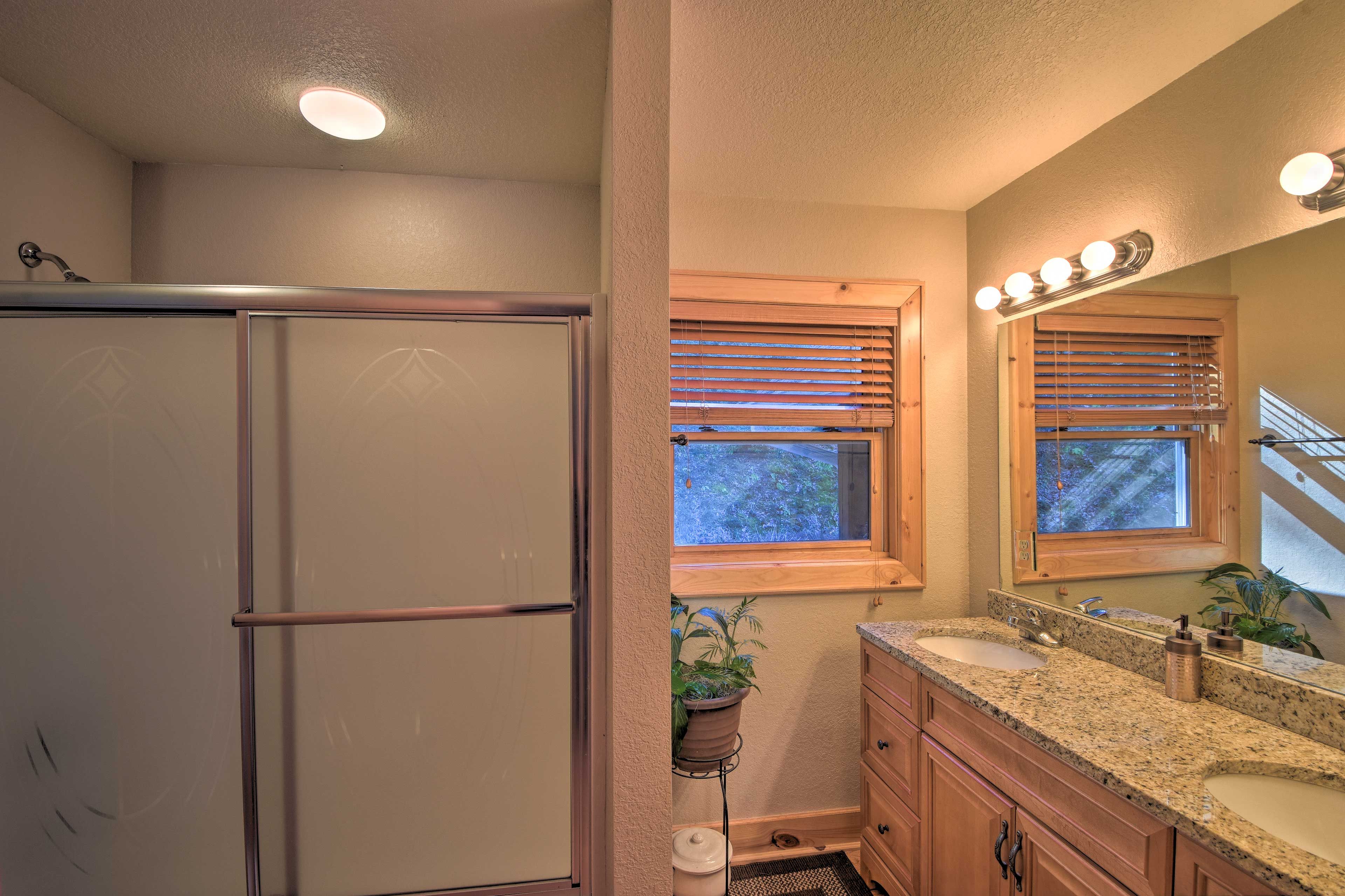 En-Suite Bathroom | Towels Provided | Washer/Dryer | Main Floor
