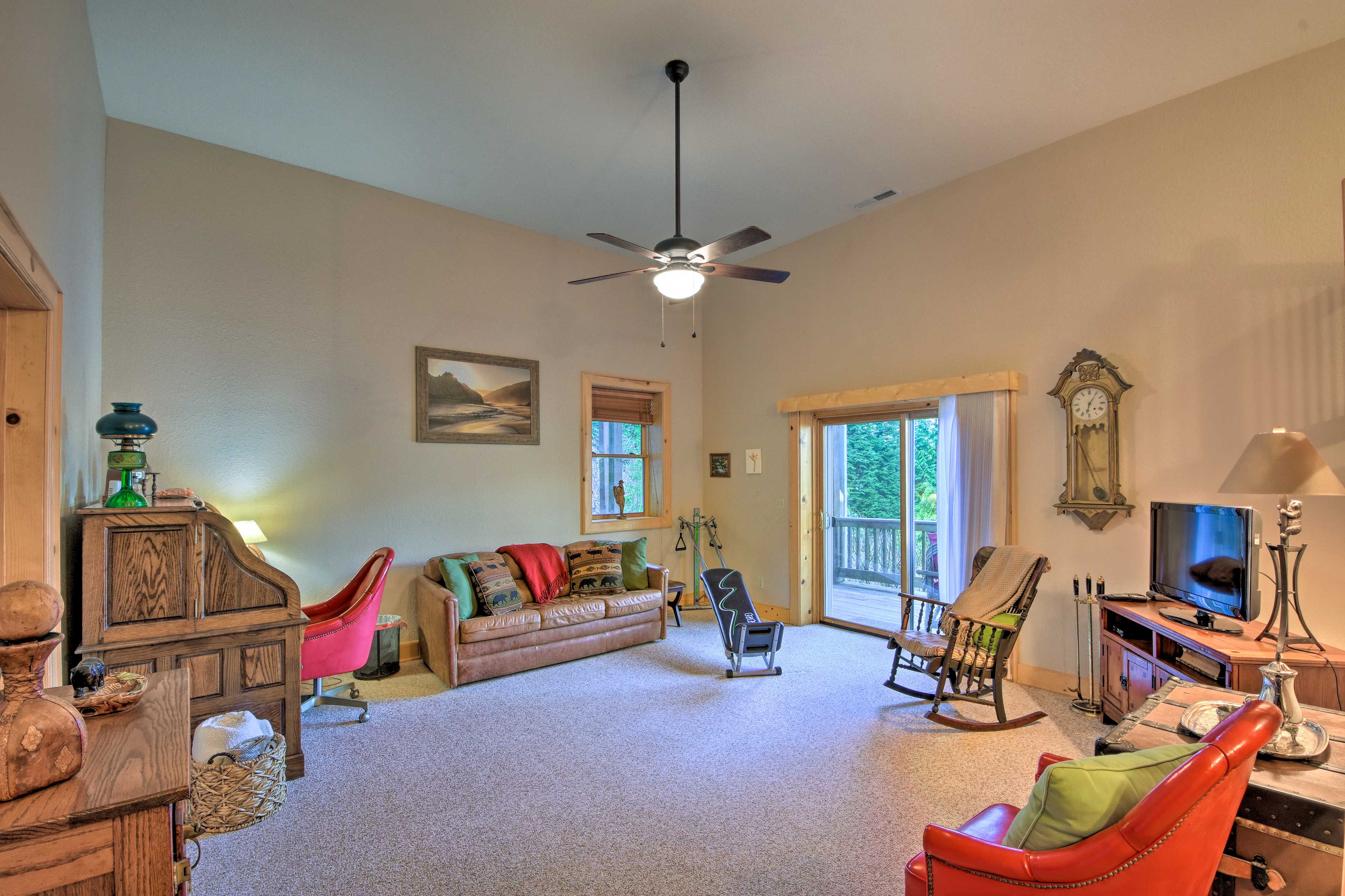 Den | Sleeper Sofa | Smart TV | Lower Level