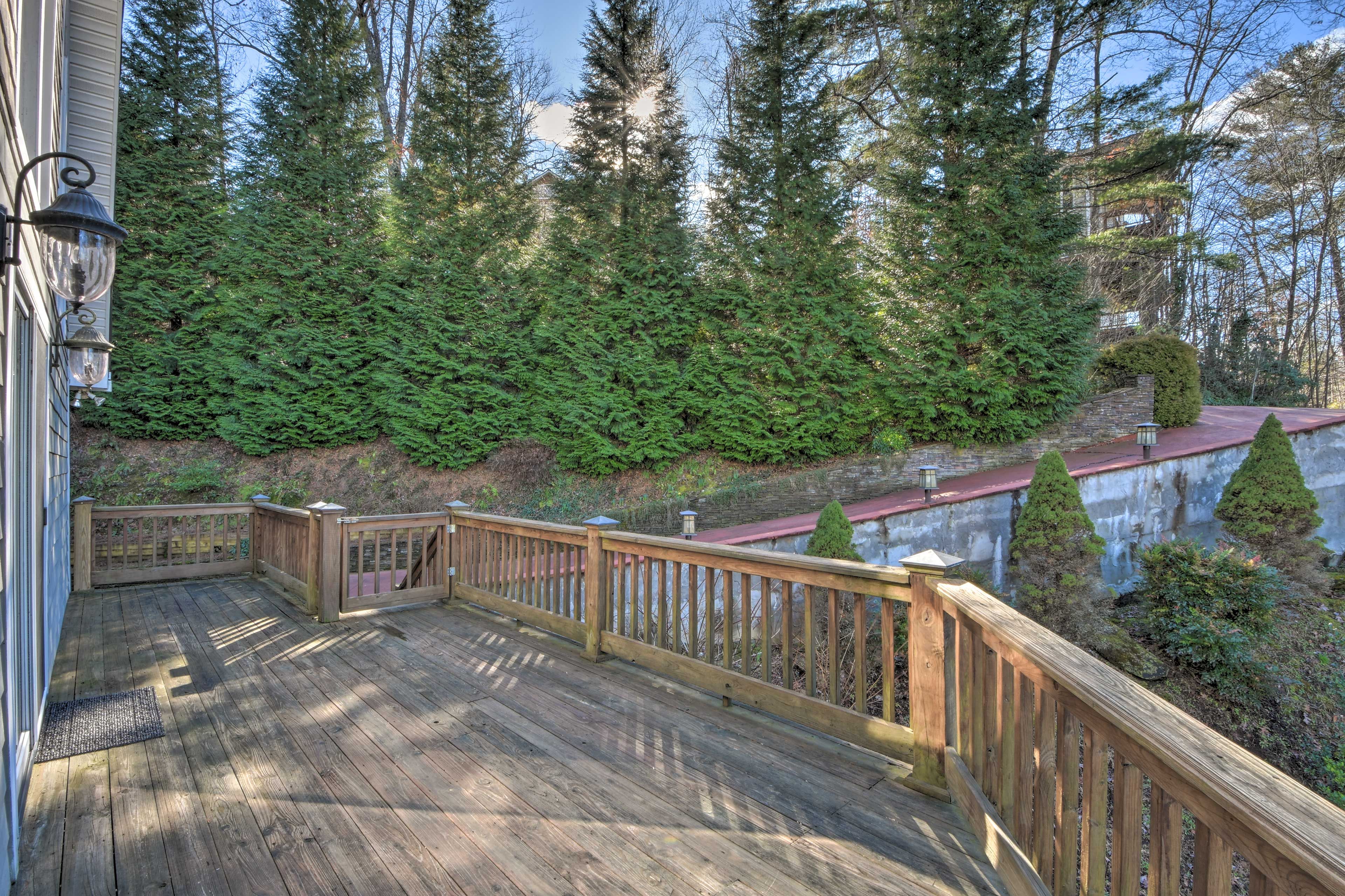 Upper Level Deck | Gas Grill