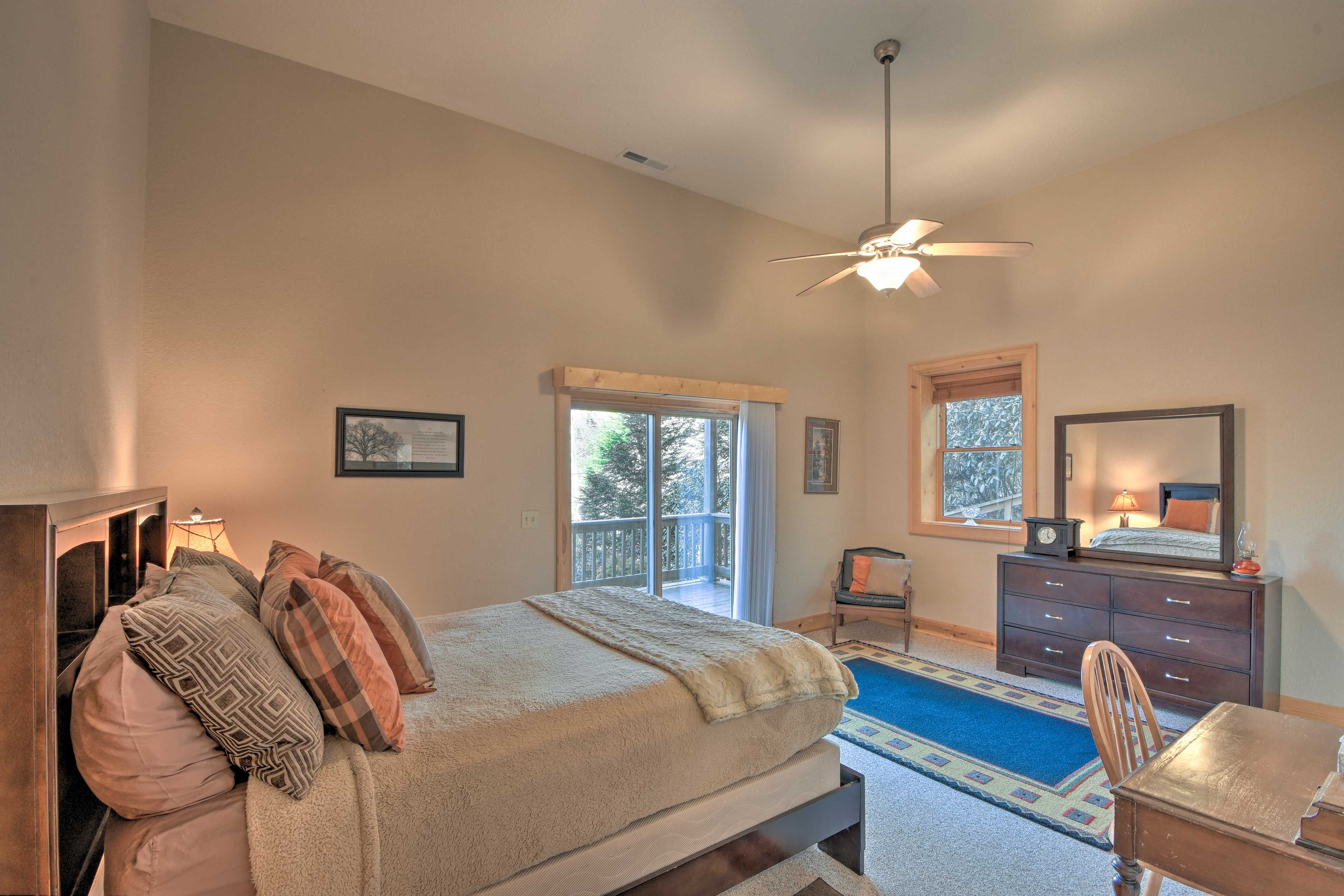 Bedroom 3 | Queen Bed | Lower Level
