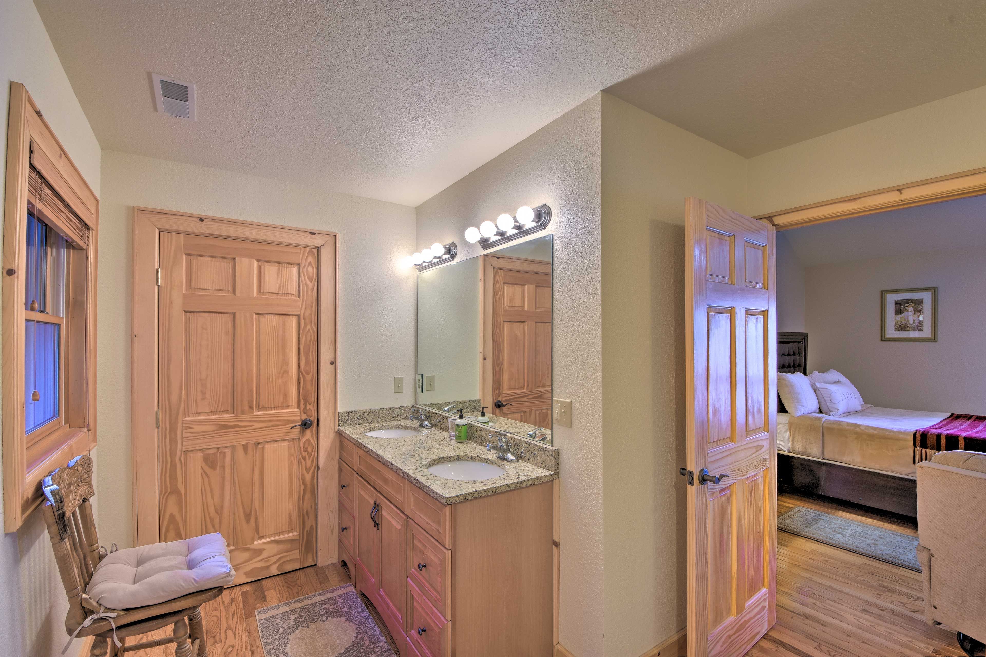 En-Suite Bathroom | Upper Level