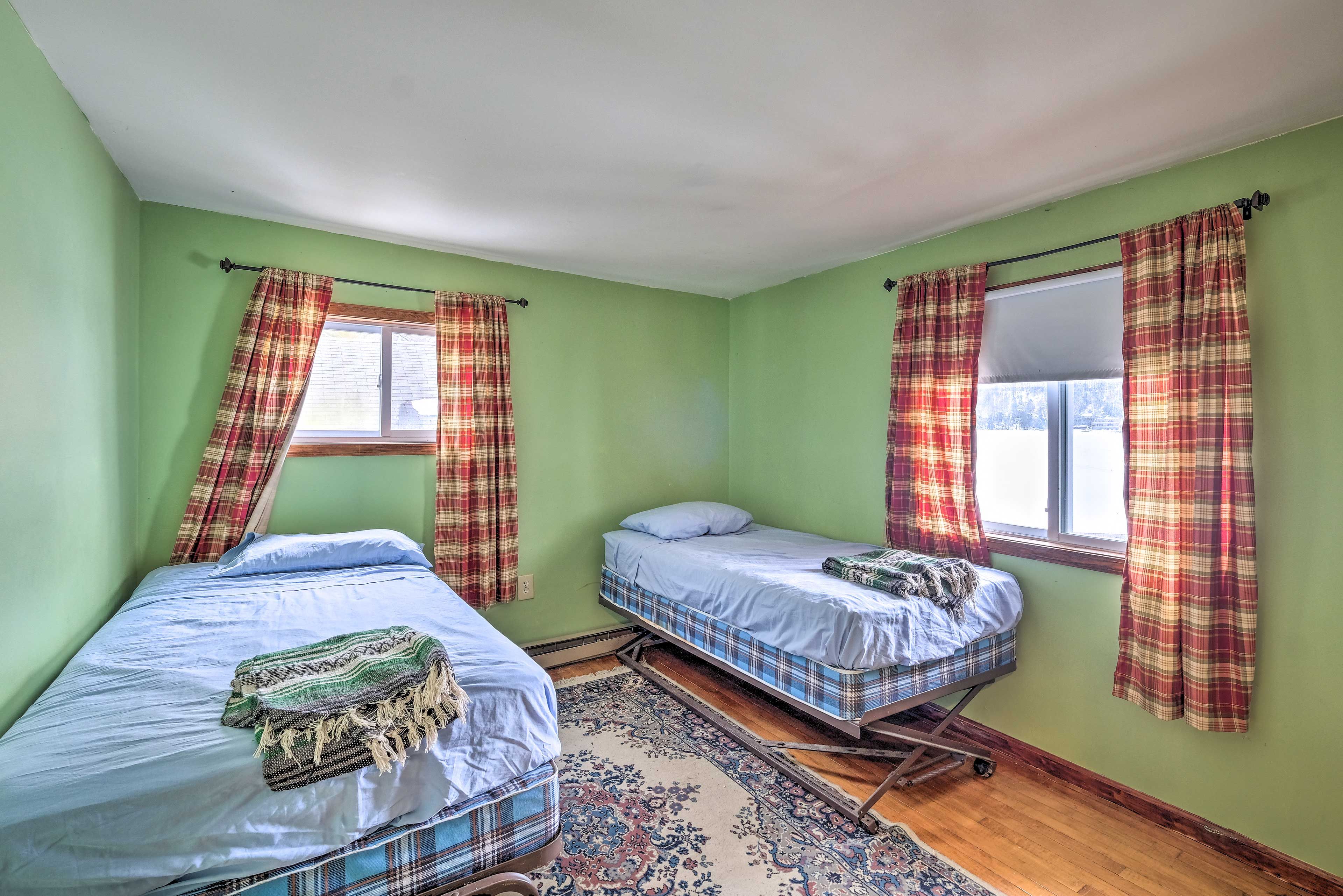 Bedroom 2 | 2 Twin Beds