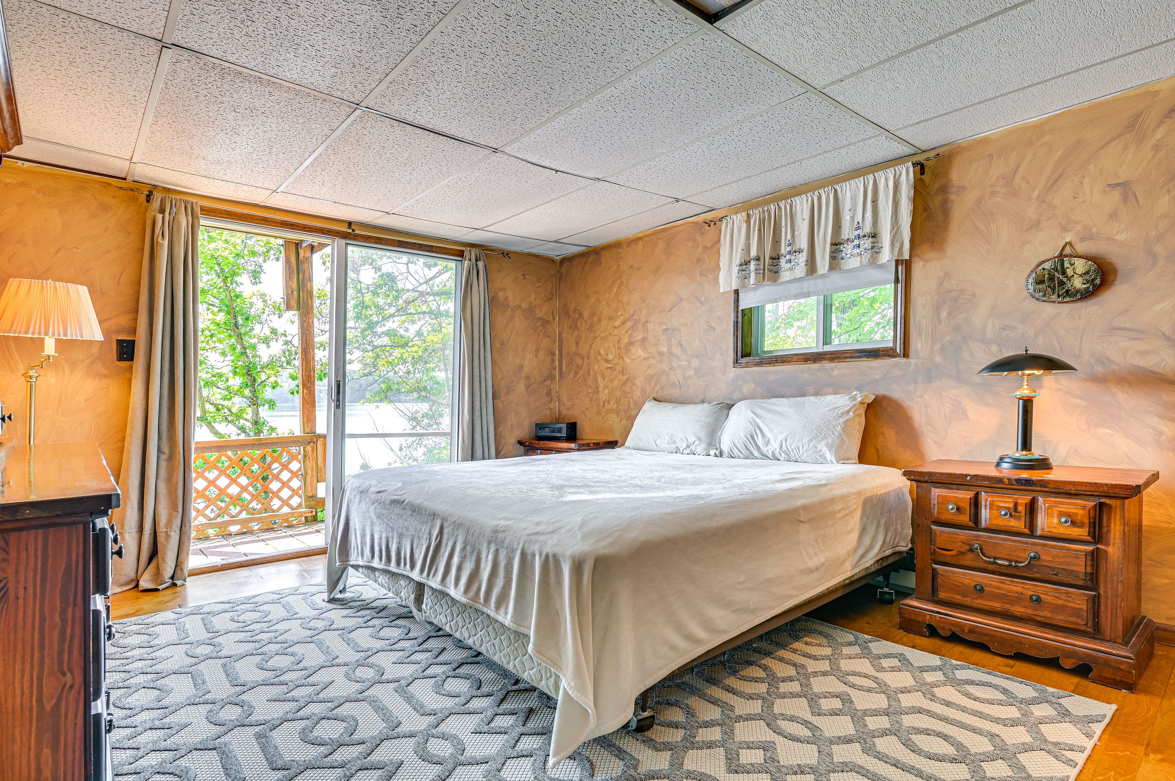 Bedroom 1 | King Bed | Linens Provided