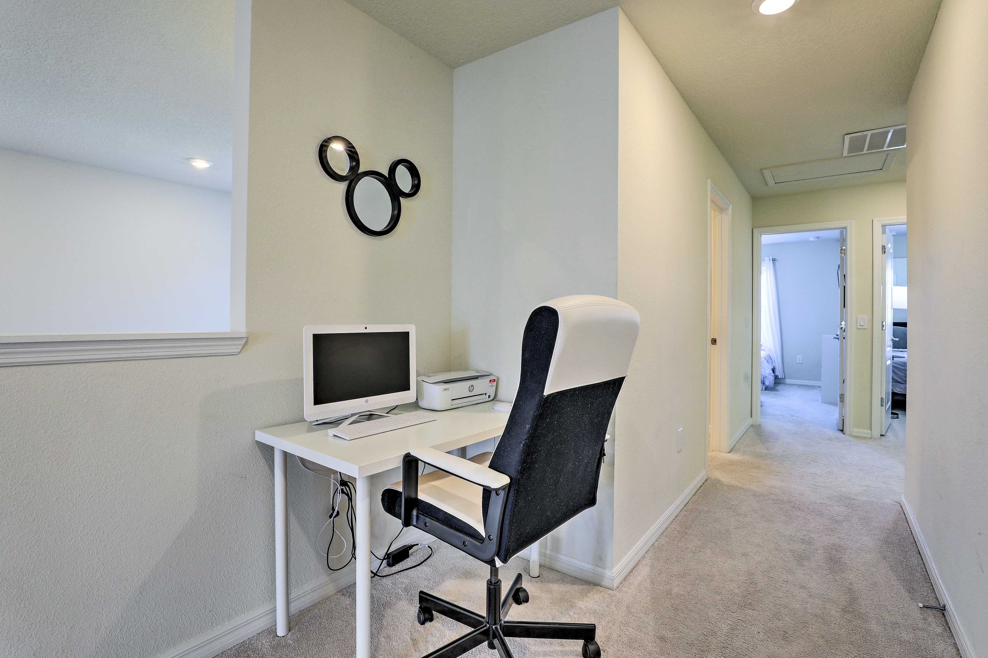 Working remotely? Easily do so at this desk!