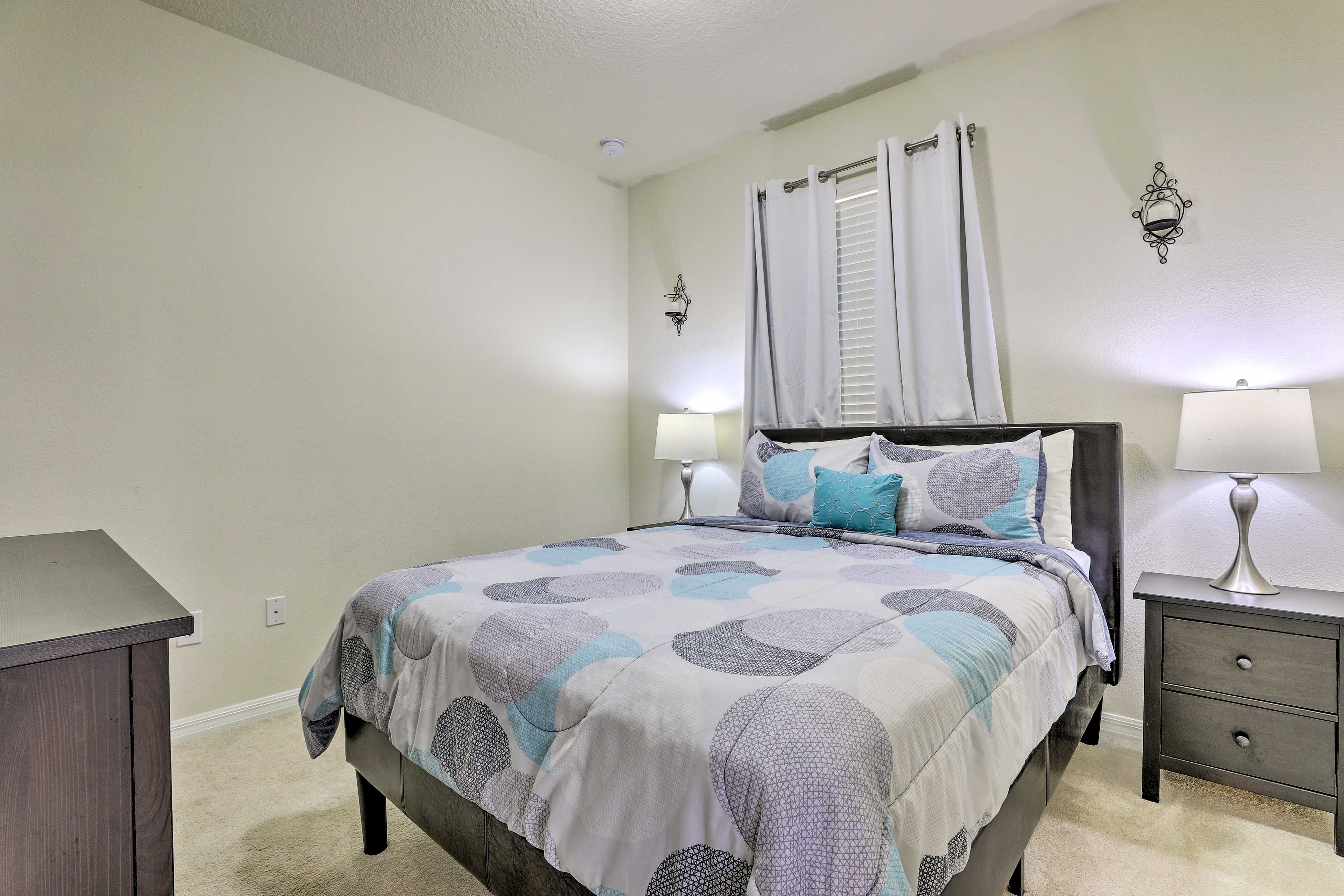 Cuddle up in this queen bed, perfect for couples and solo travelers.