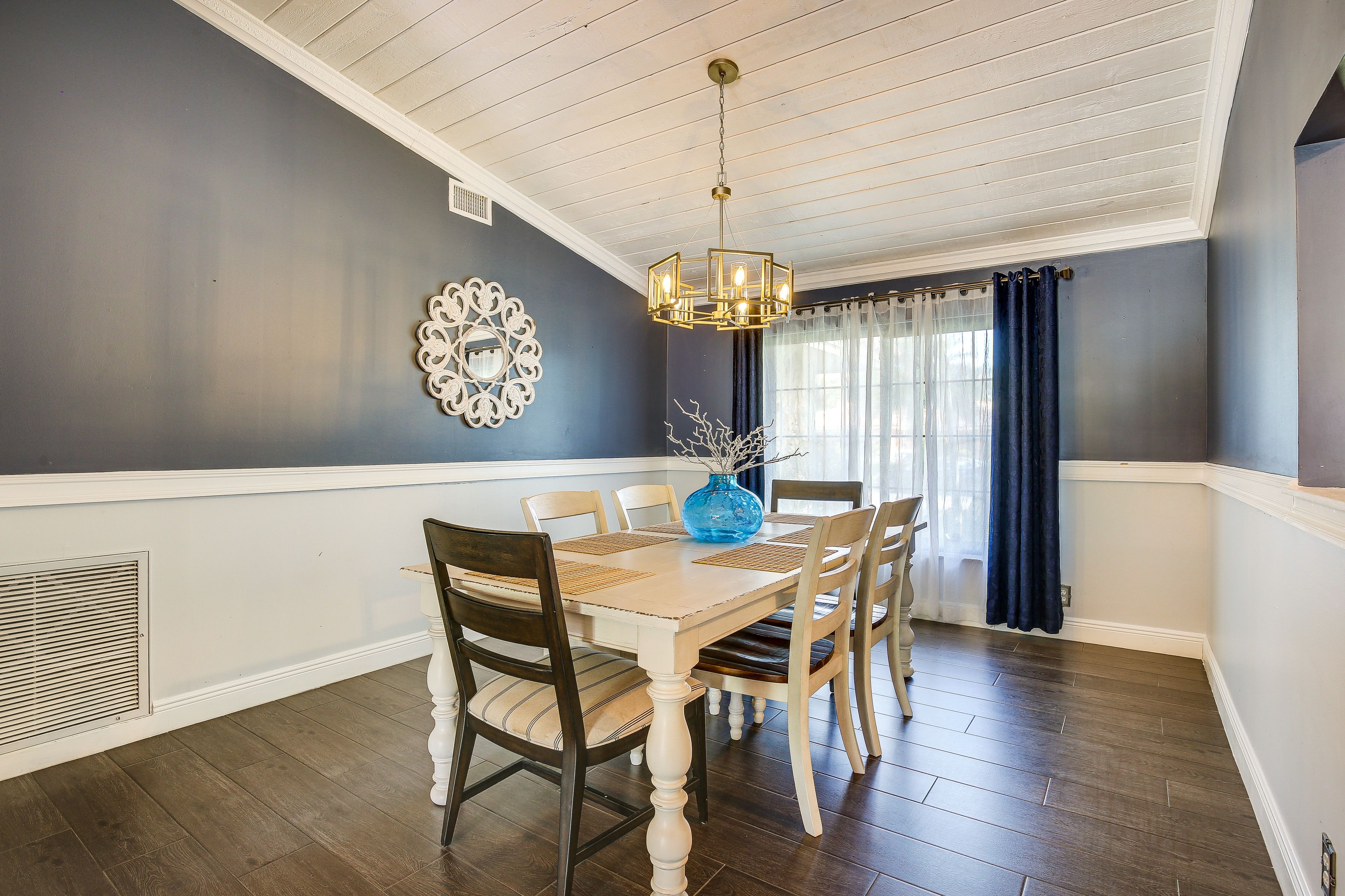 Dining Room | Dishware & Flatware Provided