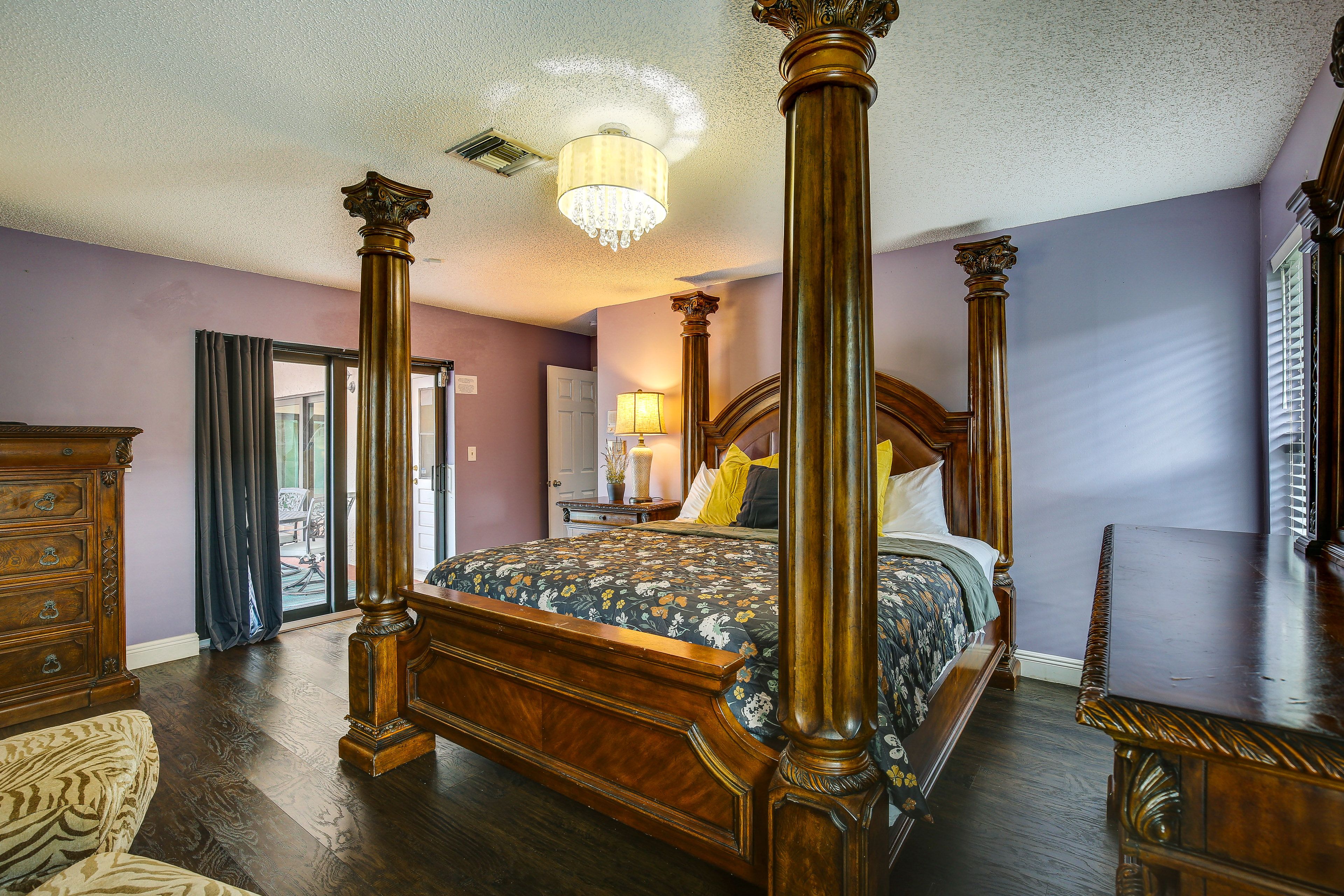 Bedroom 1 | King Bed | En-Suite Bathroom