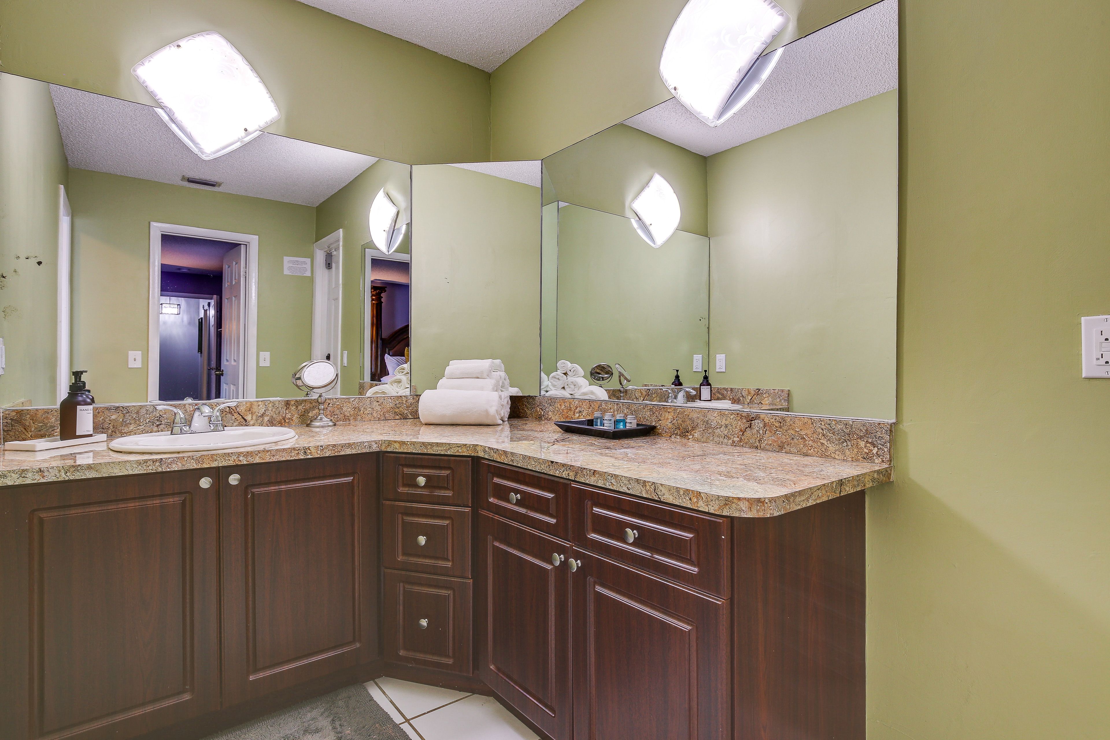 En-Suite Bathroom | Complimentary Toiletries