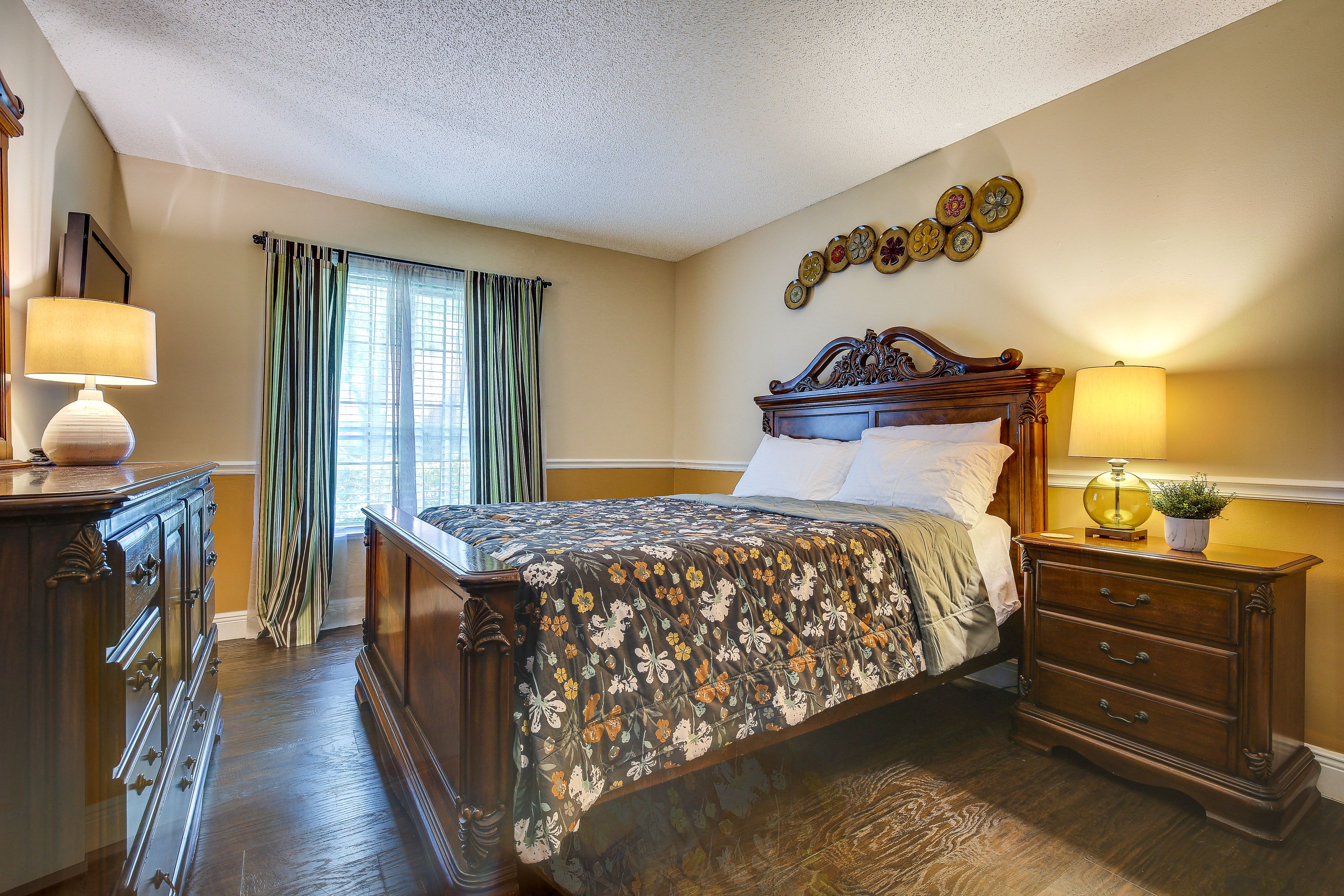 Bedroom 3 | Queen Bed