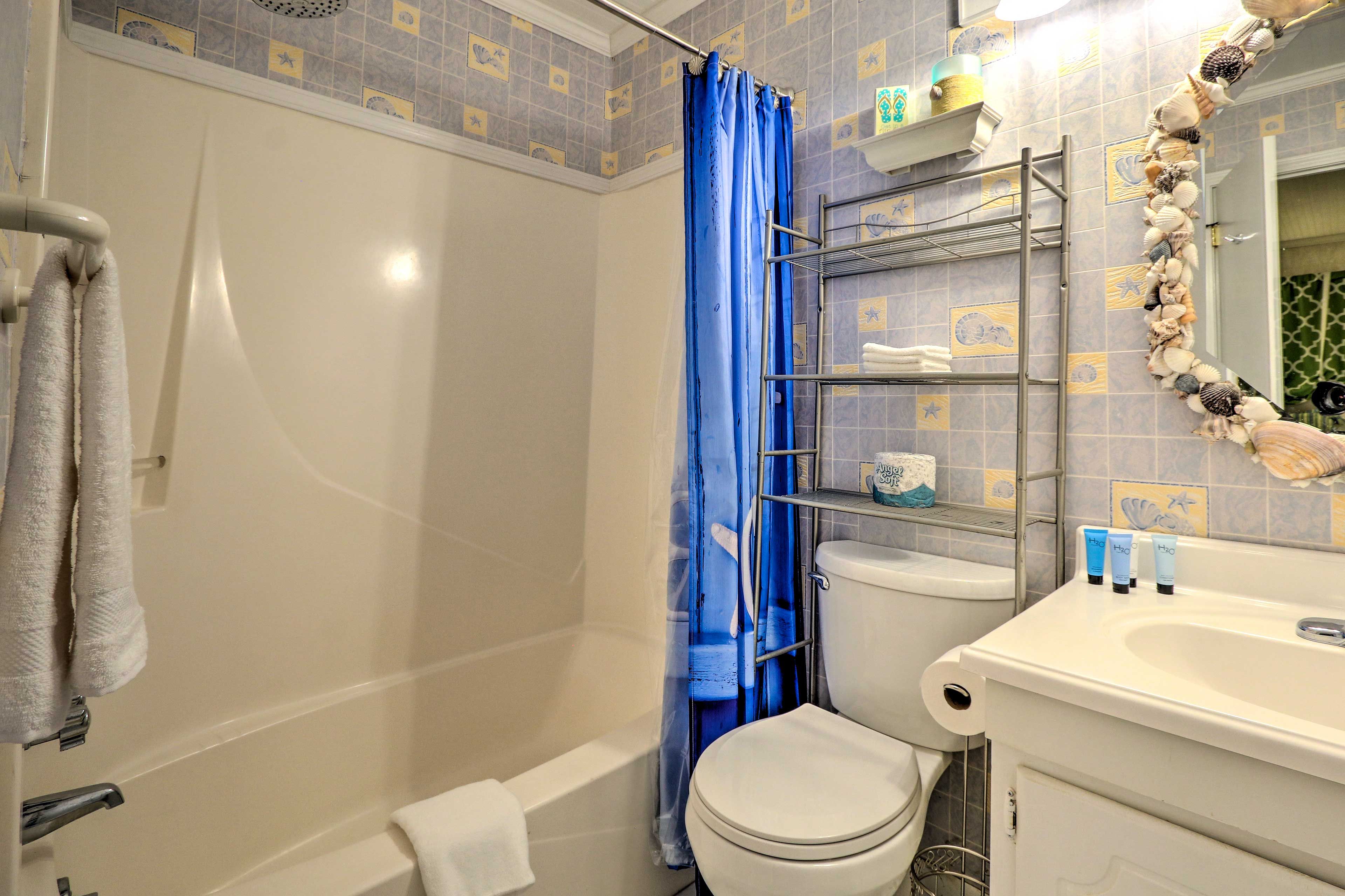 Rinse off the saltwater and sunscreen in the shower/tub combo.