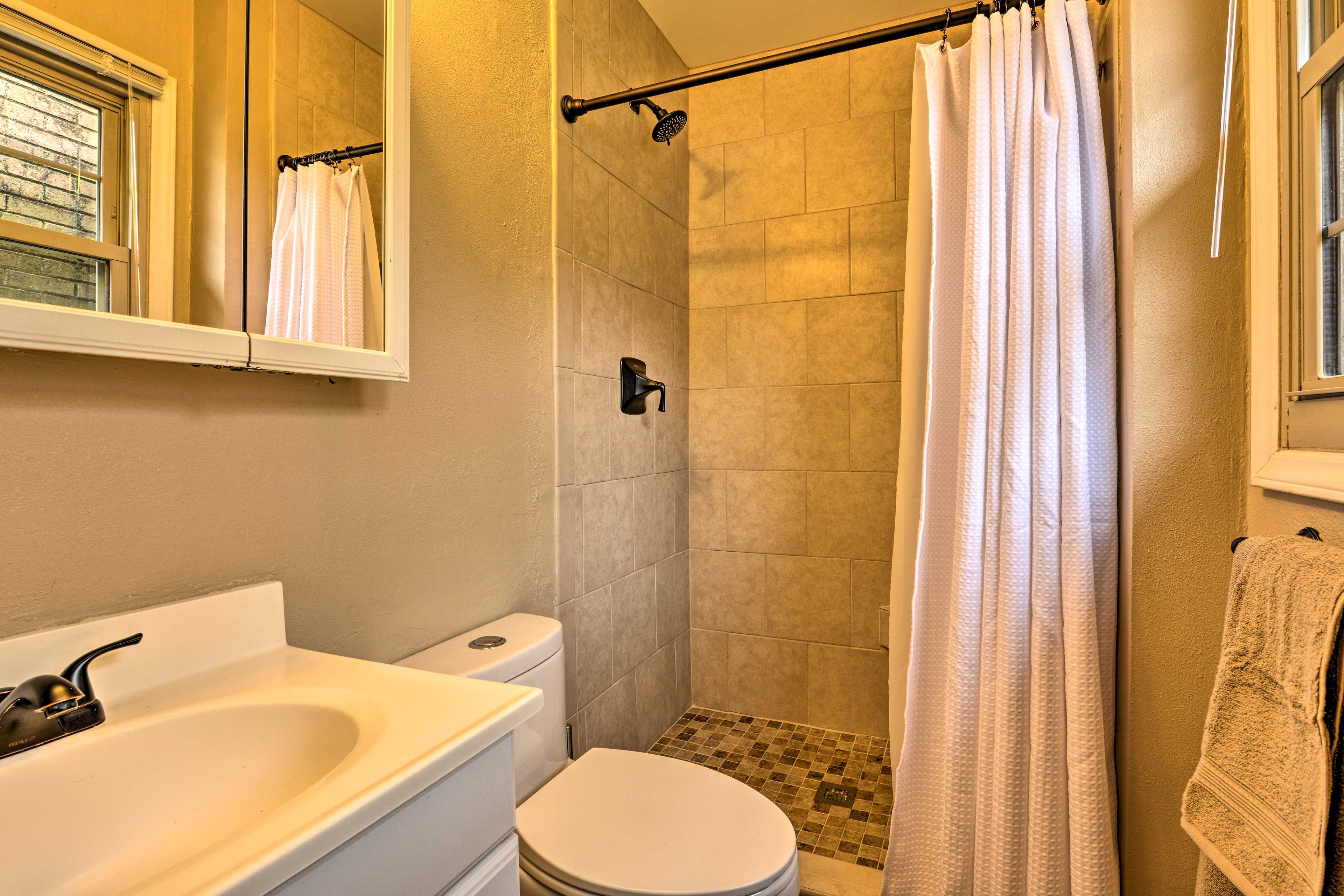 Full Bathroom | Towels & Linens Provided