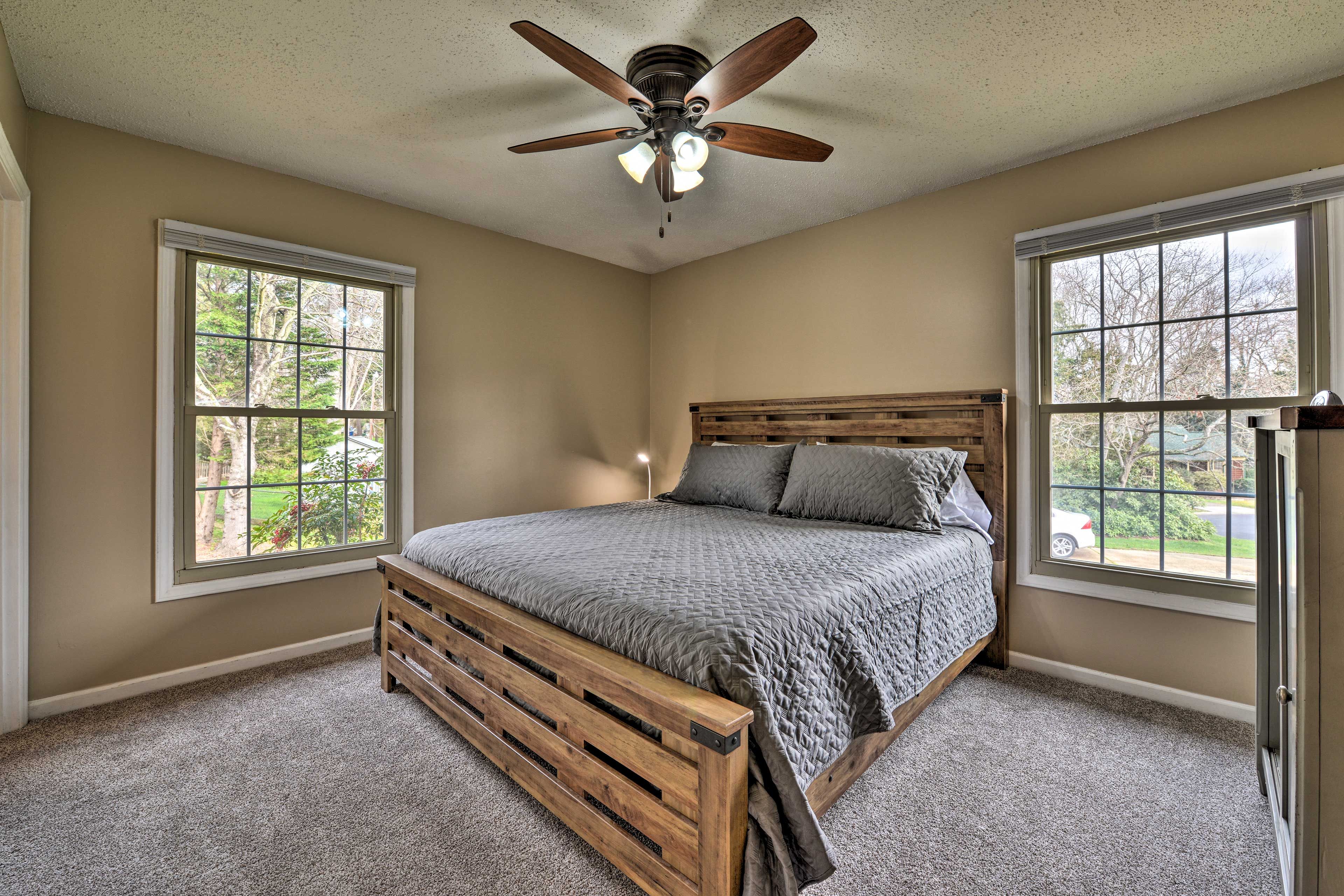 Bedroom 1 | King Bed | Smart TV