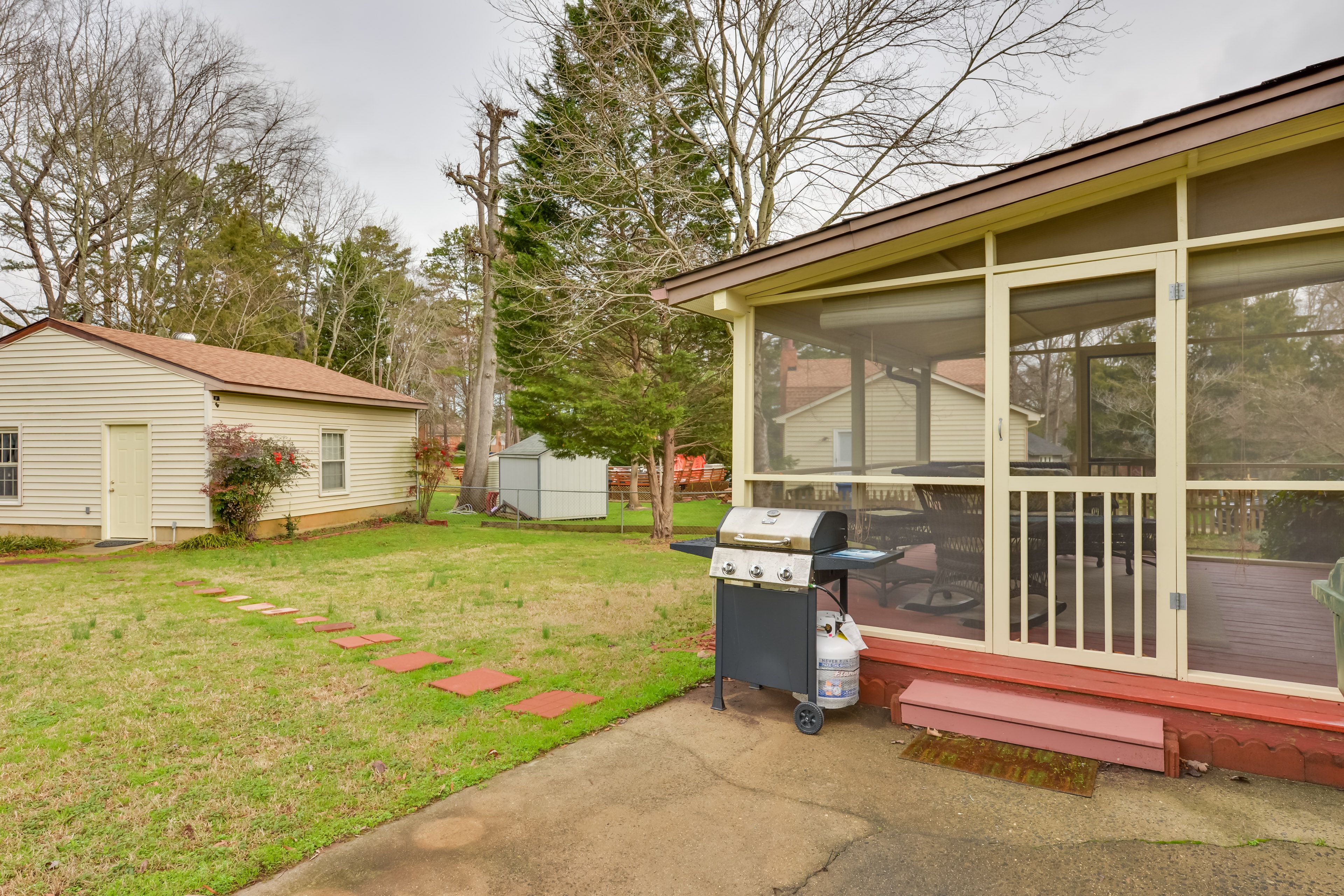 Private Yard | Gas Grill