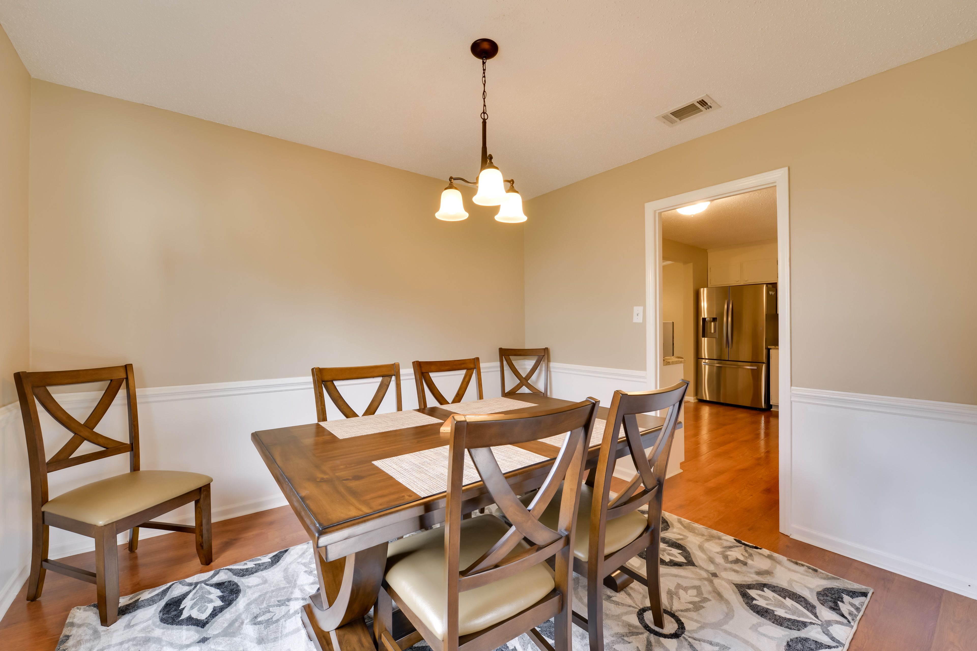 Dining Room | Dishes & Flatware Provided