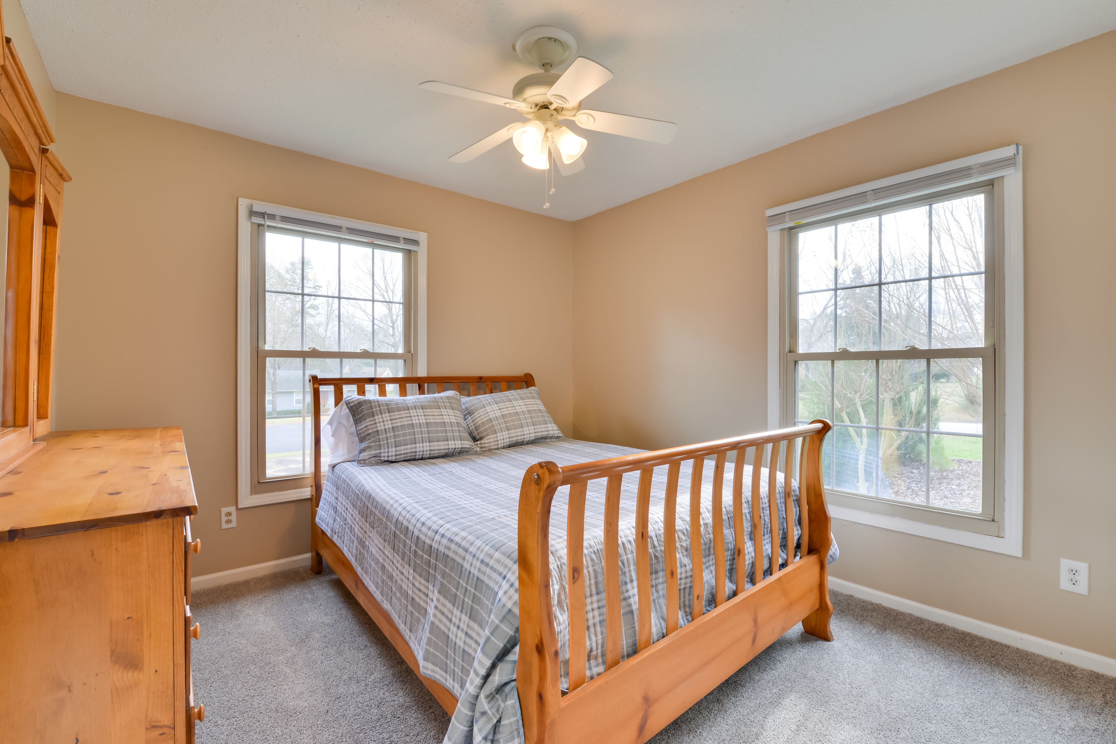 Bedroom 2 | Queen Bed