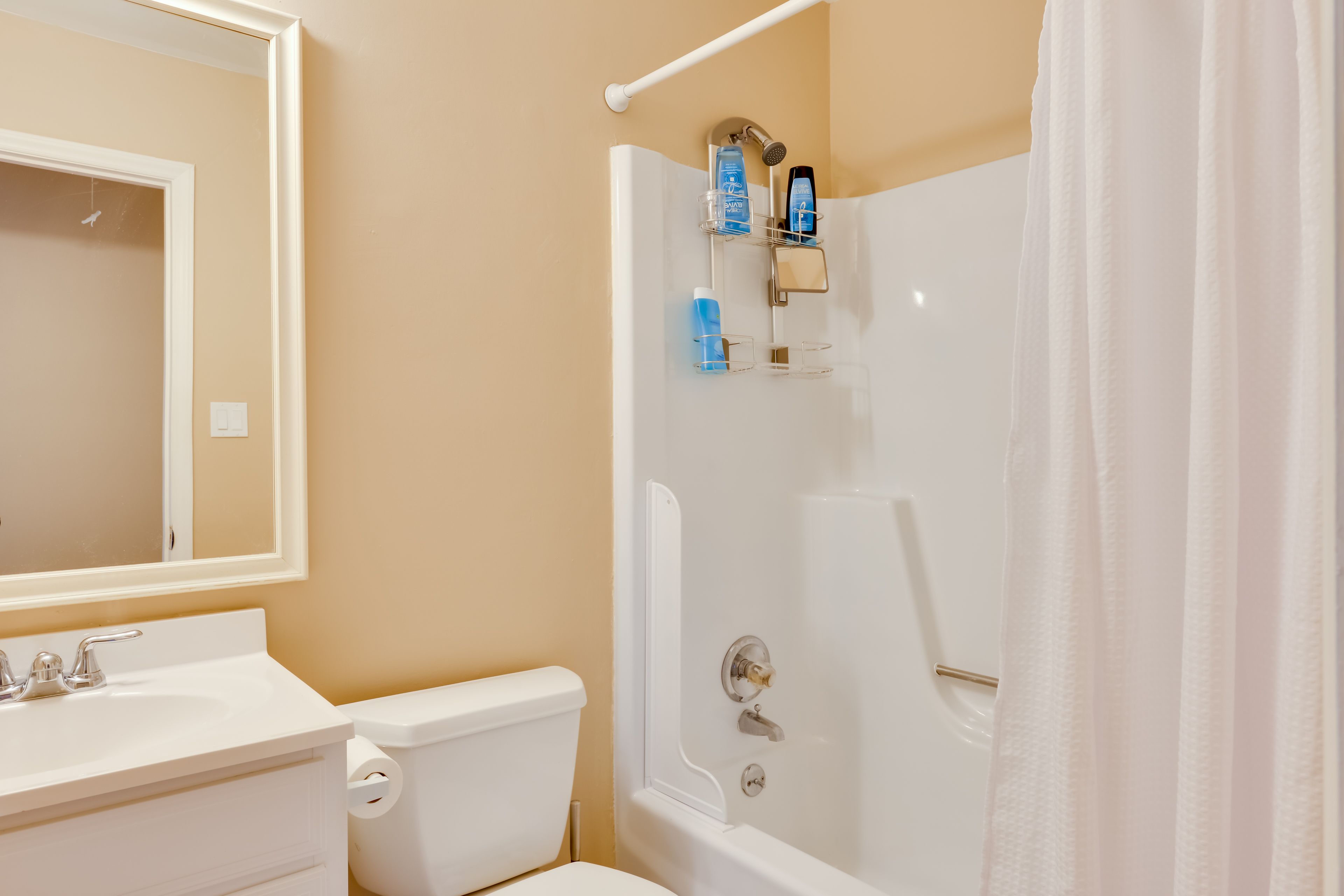 Full Bathroom | Complimentary Toiletries