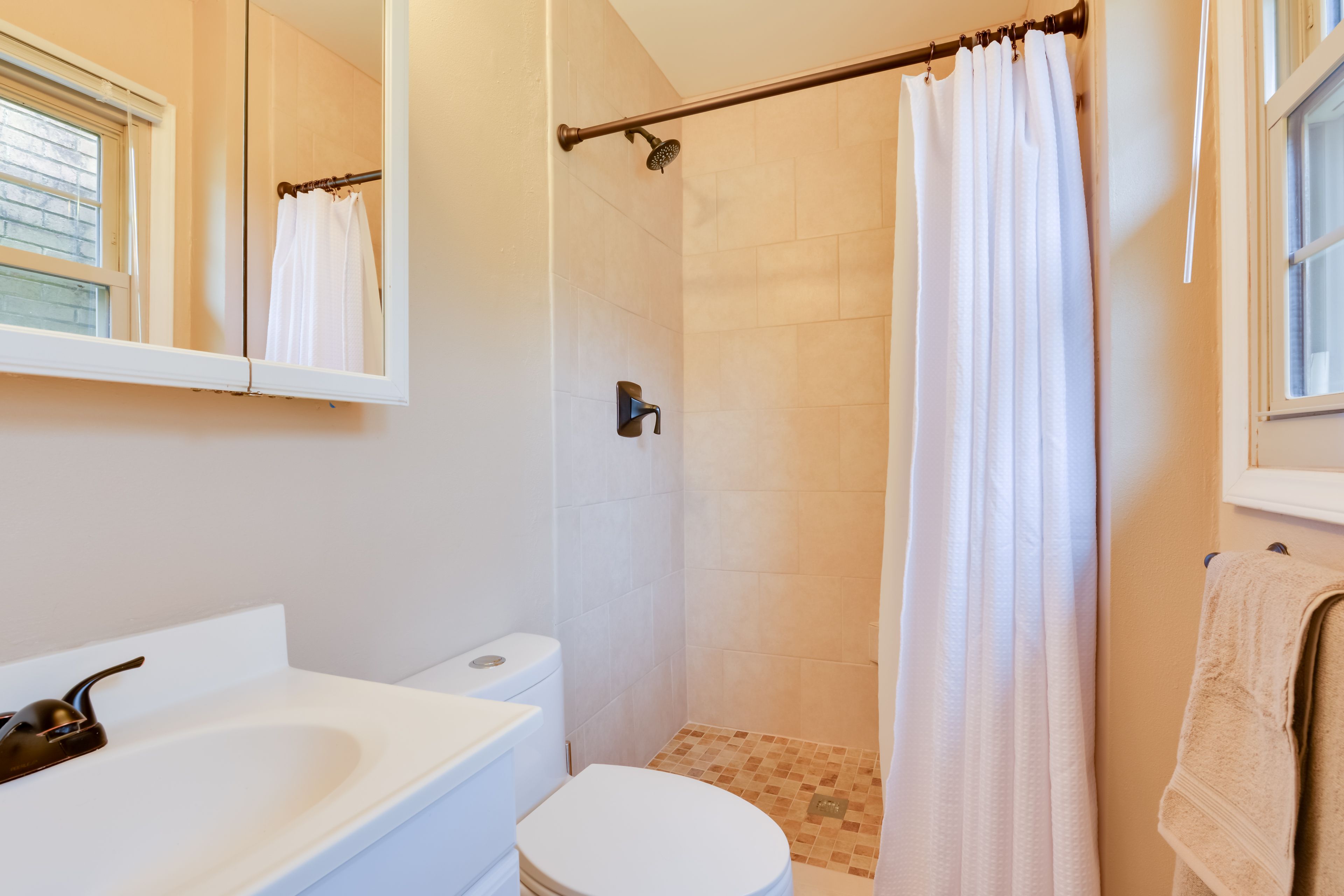Full Bathroom | Towels & Linens Provided