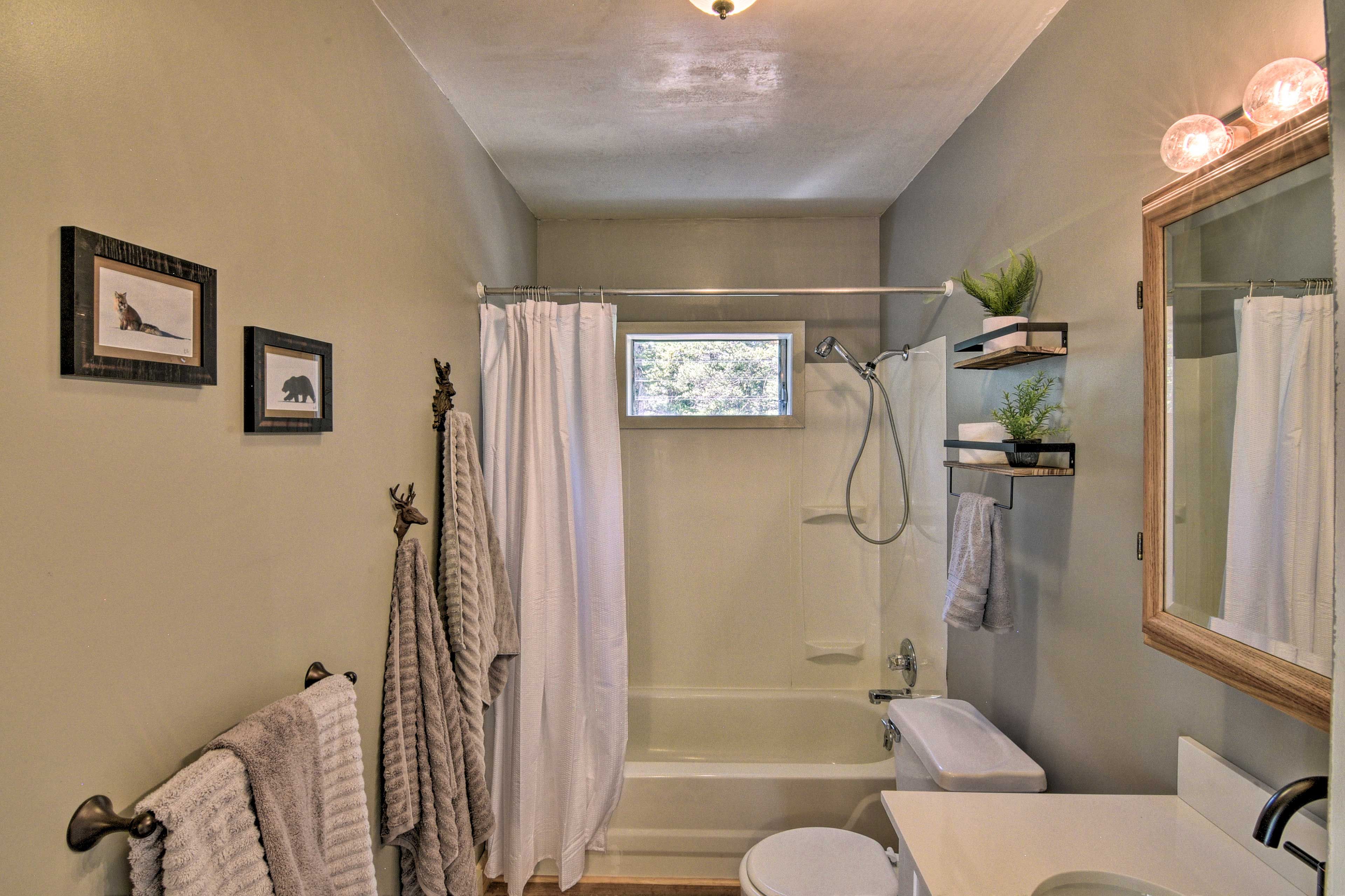 Full Bathroom | Linens & Towels